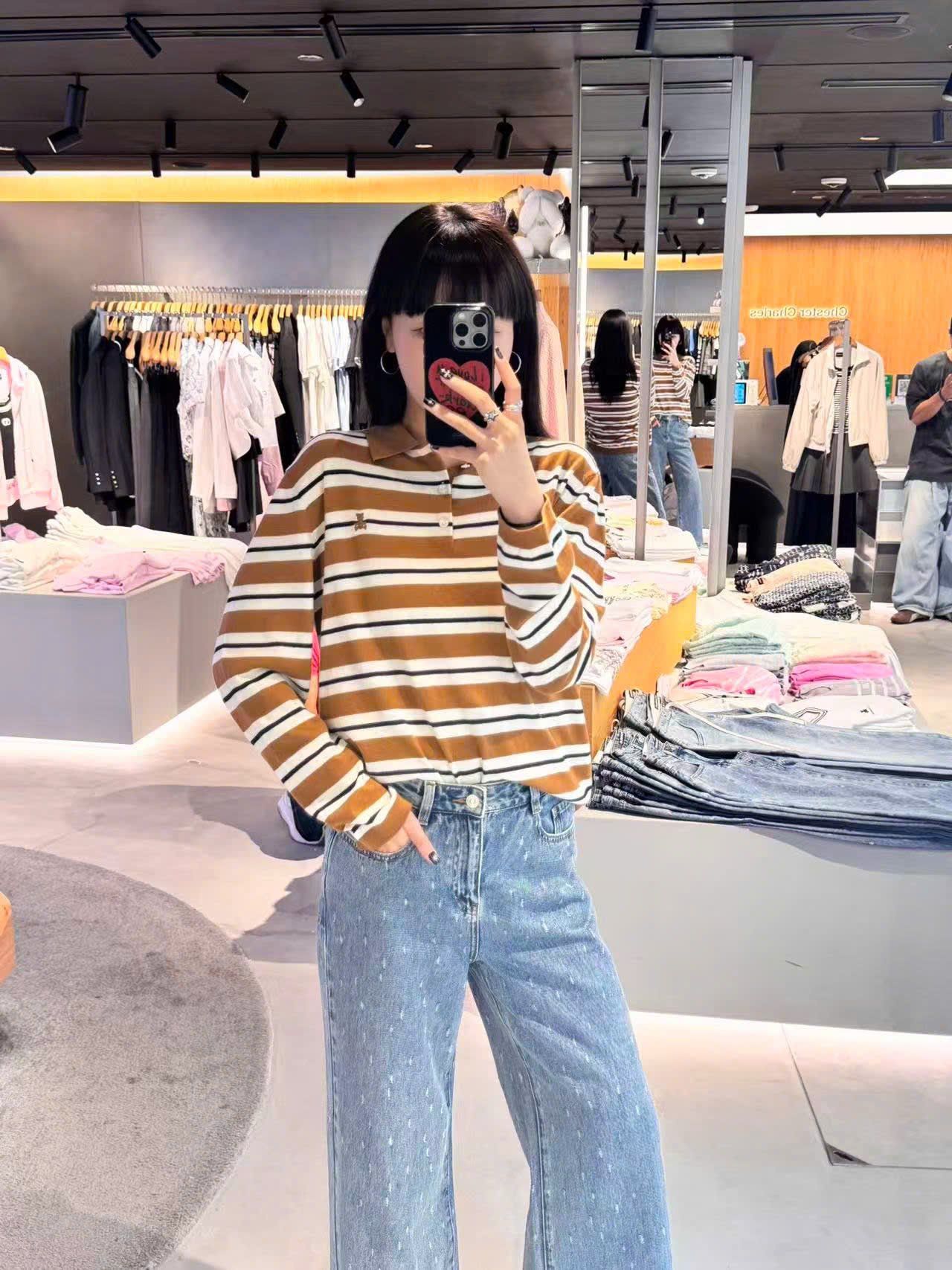  Áo polo kẻ nâu dài tay, gấu trắng nhỏ 1 bên 