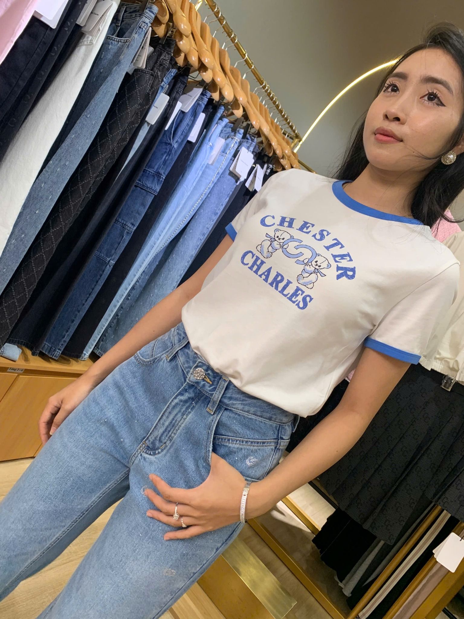  Áo phông trắng viền xanh - logo 2 gấu 