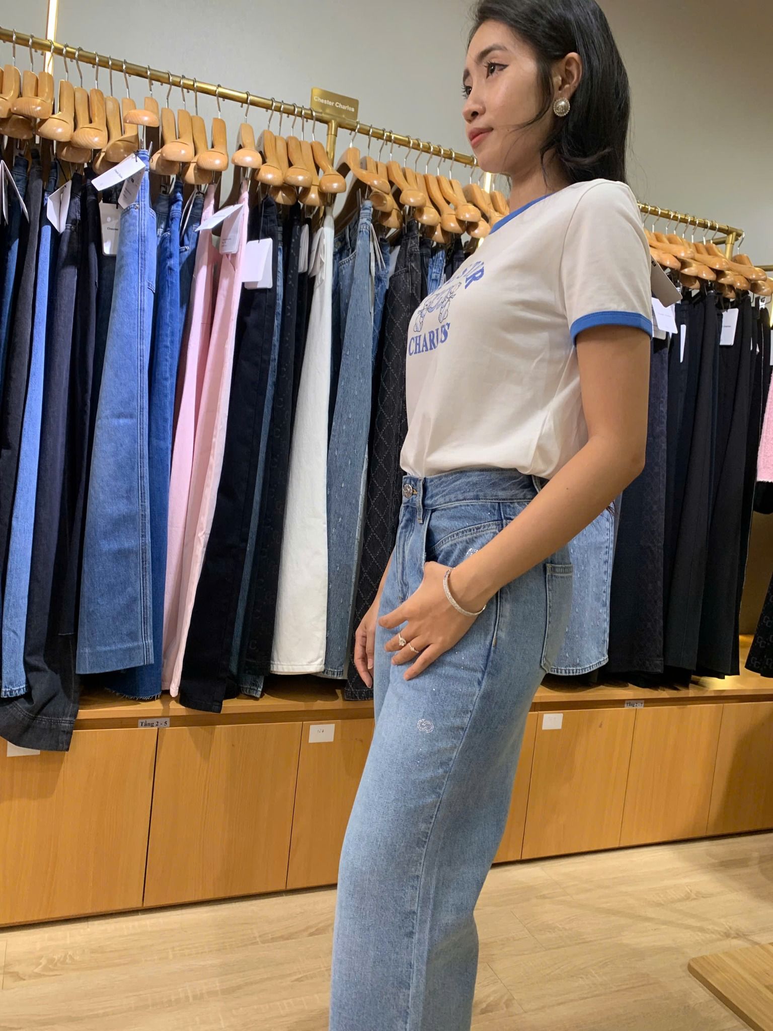  Áo phông trắng viền xanh - logo 2 gấu 