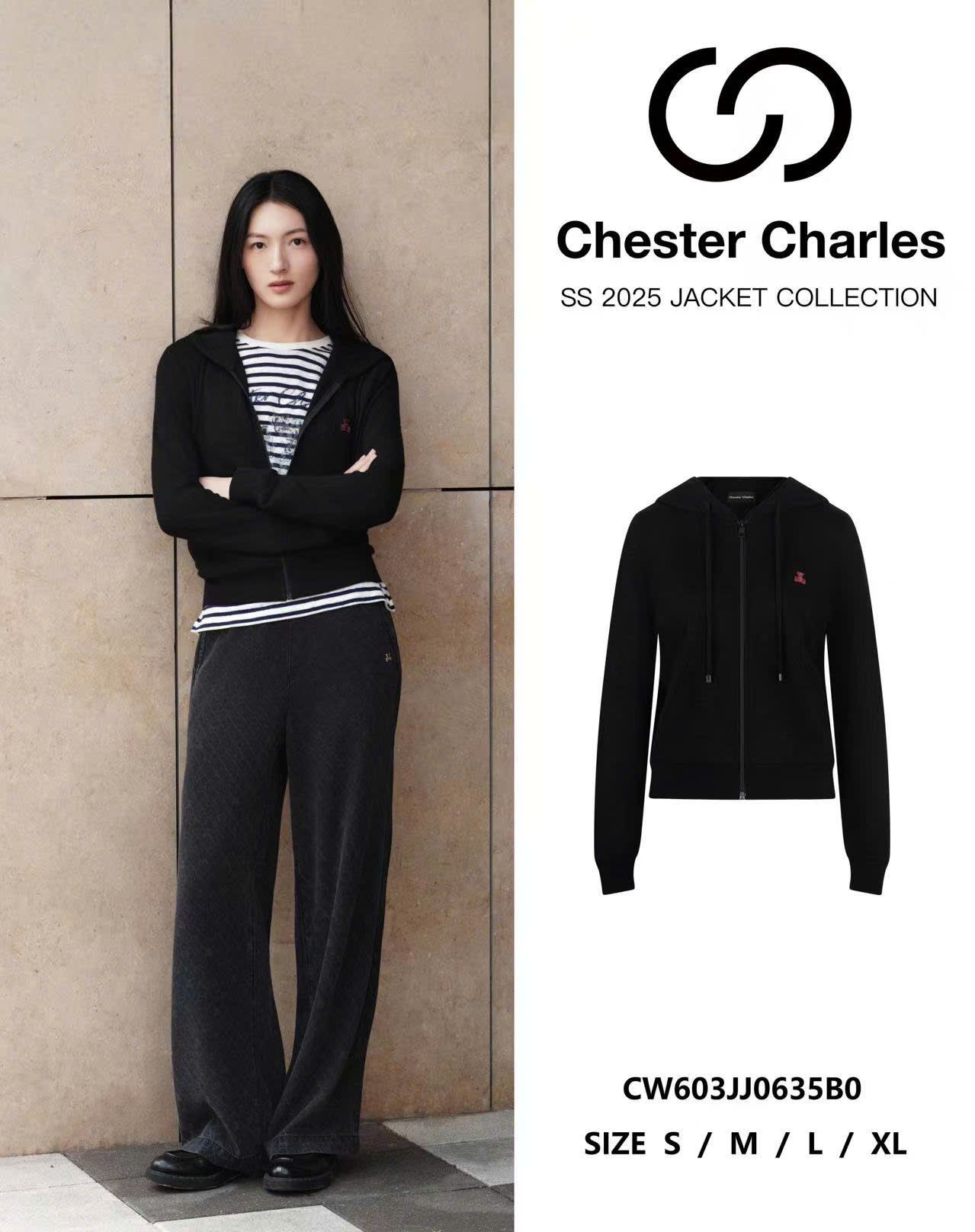  Áo khoác đen có mũ , gấu đỏ 