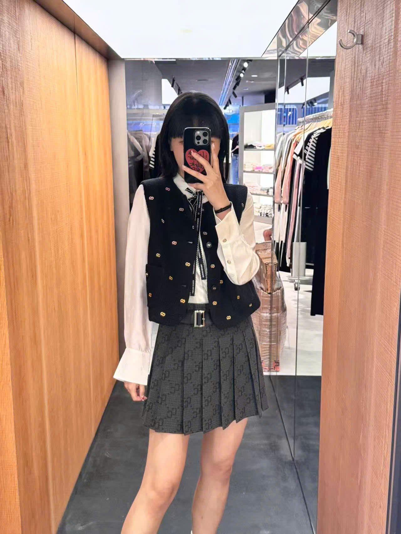  Chân váy ngắn kèm belt họa tiết thoi CC 