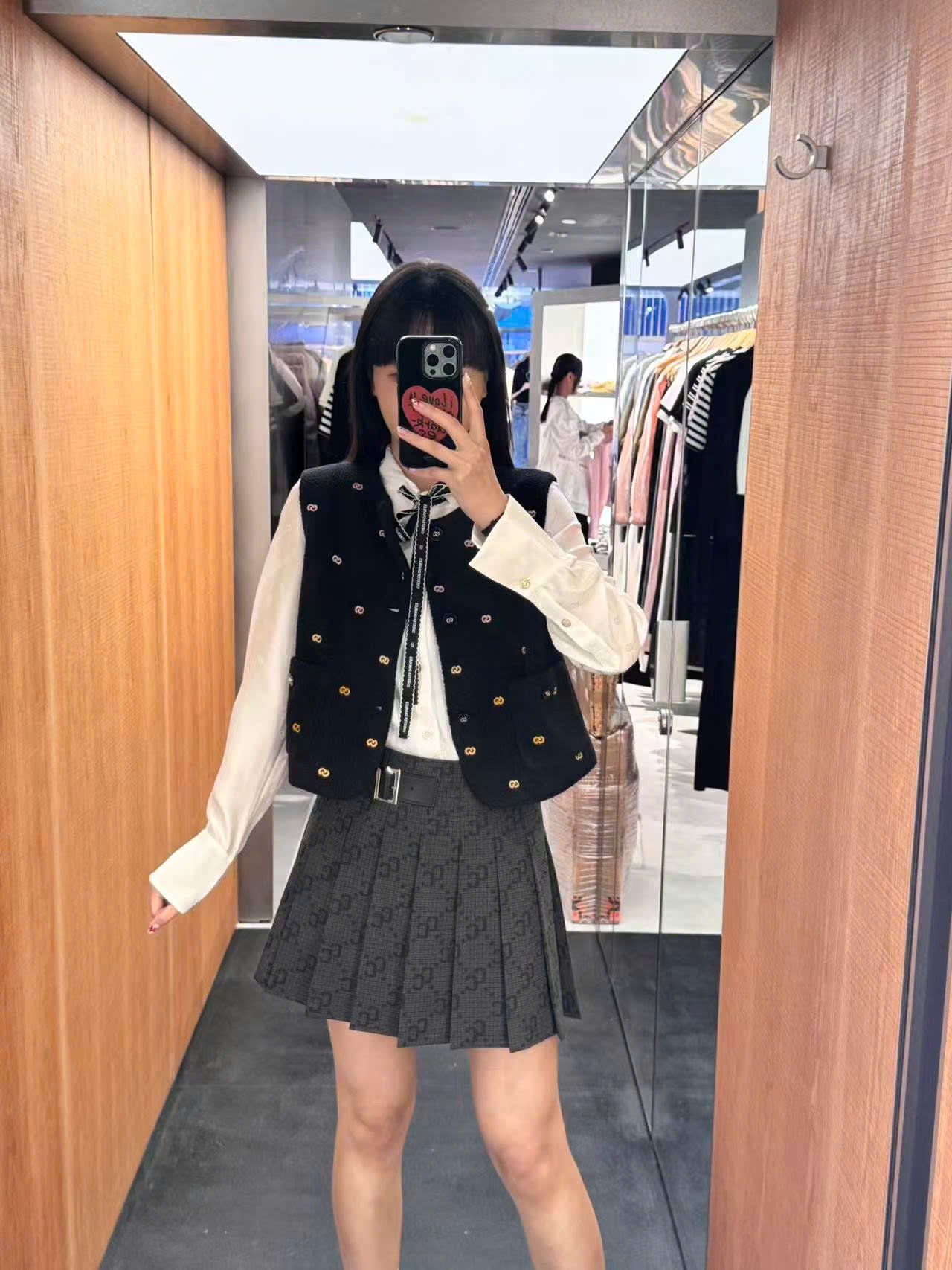  Chân váy ngắn kèm belt họa tiết thoi CC 