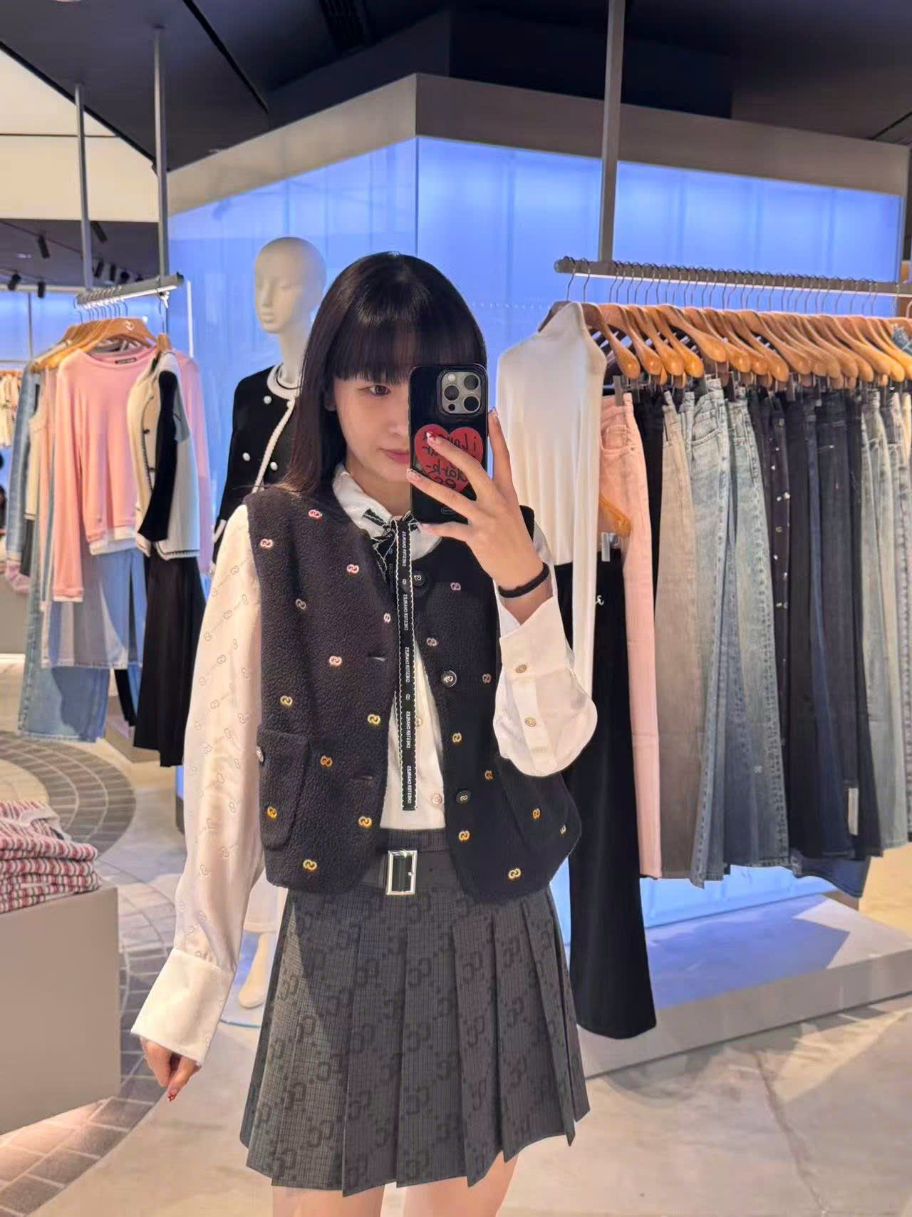  Chân váy ngắn kèm belt họa tiết thoi CC 