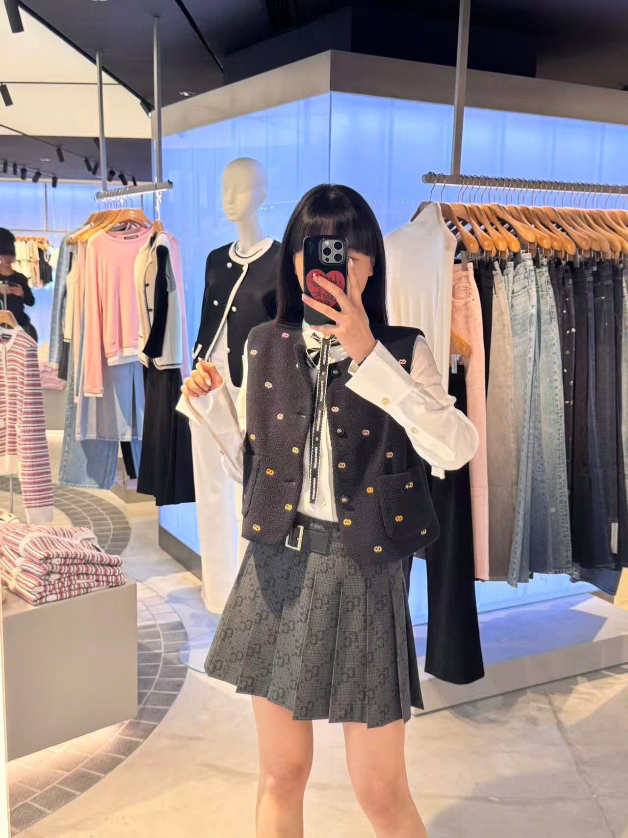  Chân váy ngắn kèm belt họa tiết thoi CC 