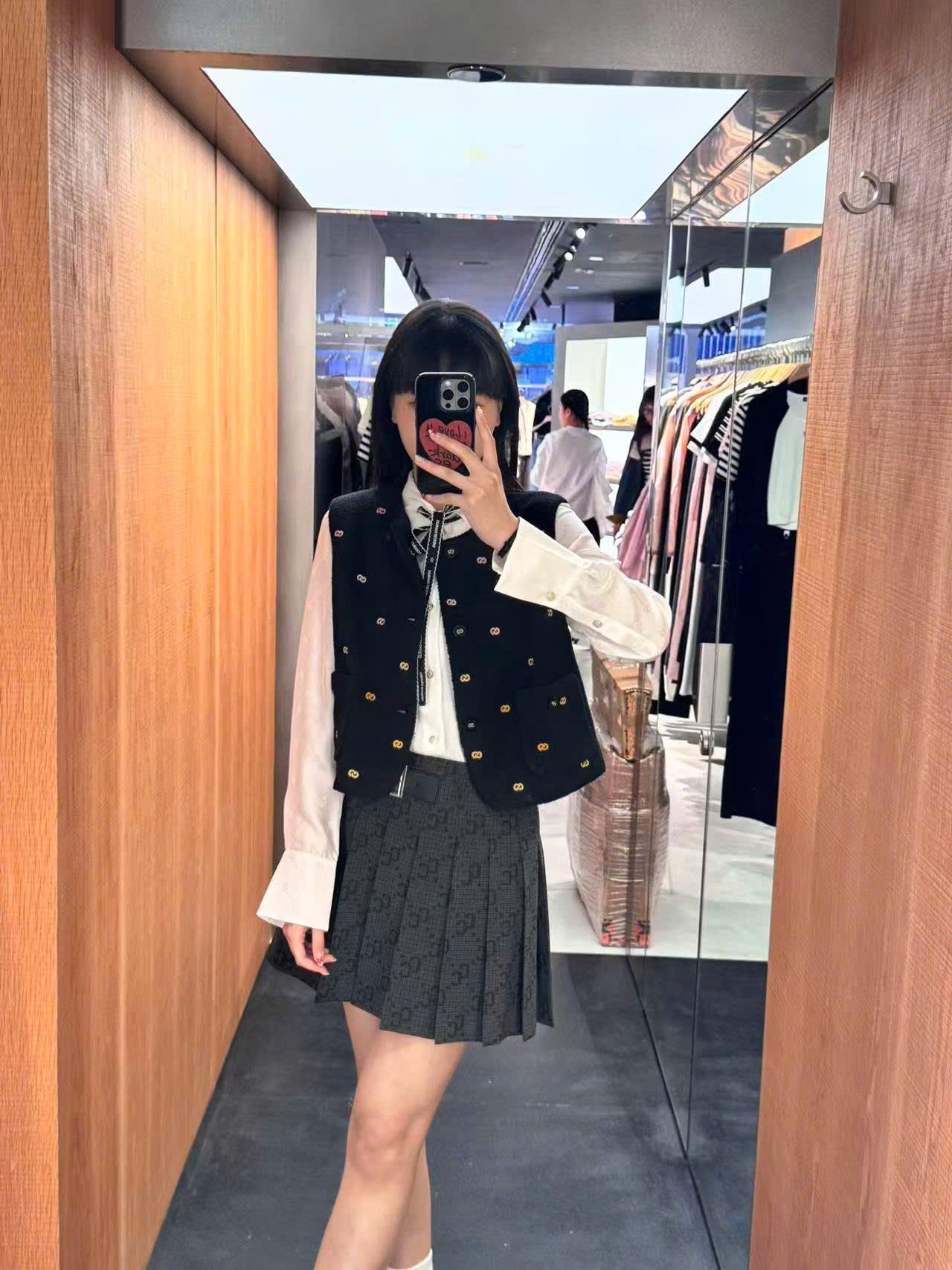  Chân váy ngắn kèm belt họa tiết thoi CC 