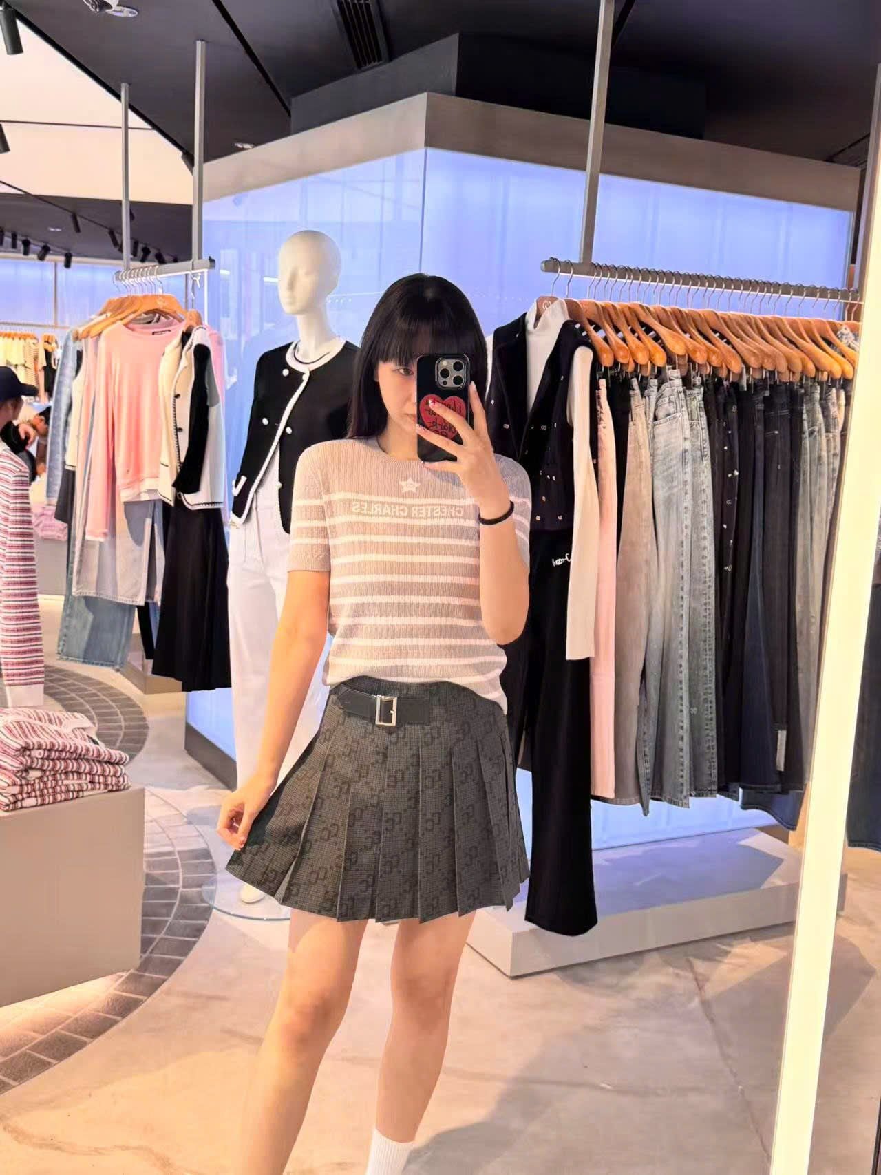  Chân váy ngắn kèm belt họa tiết thoi CC 