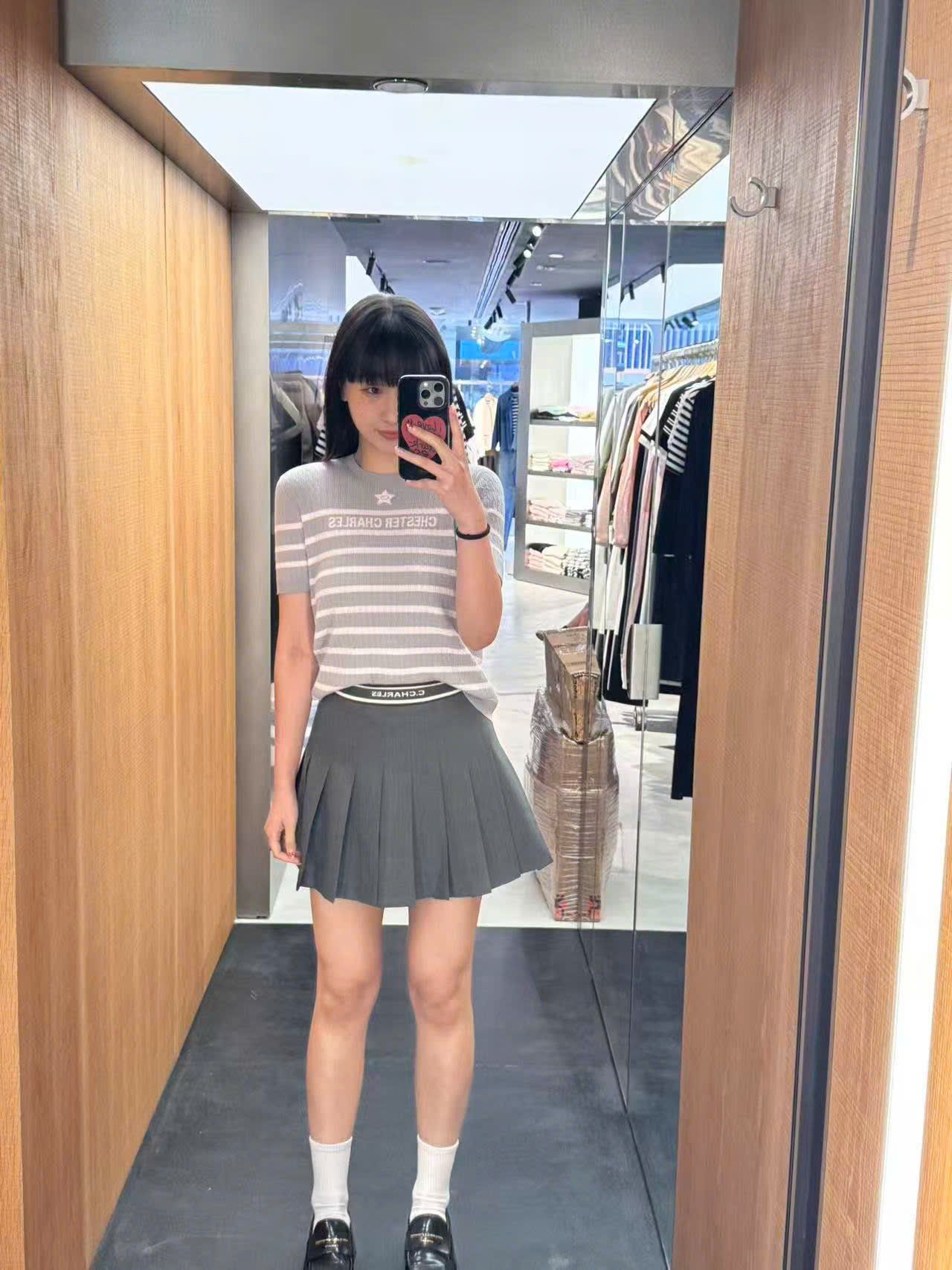  Chân váy ngắn kèm belt họa tiết thoi CC 