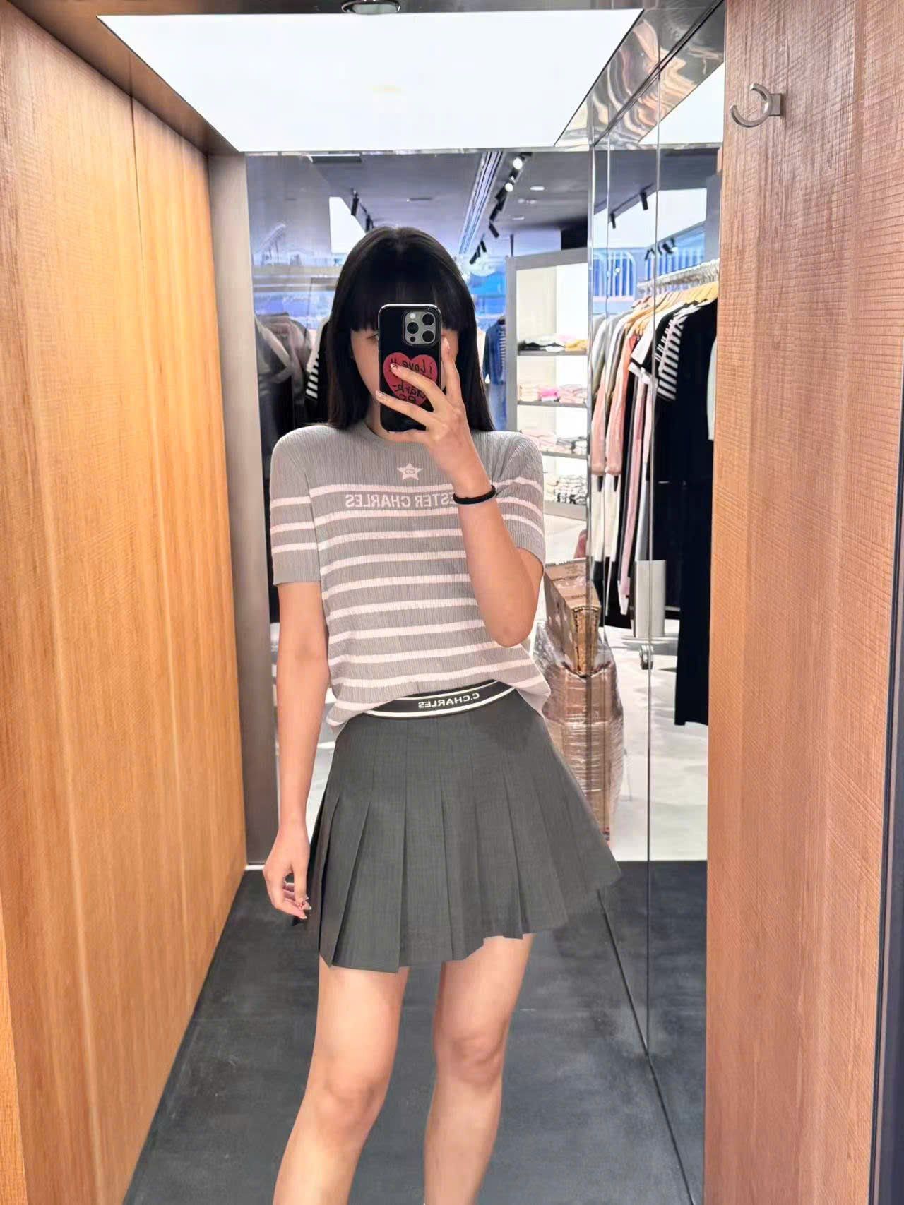  Chân váy ngắn kèm belt họa tiết thoi CC 