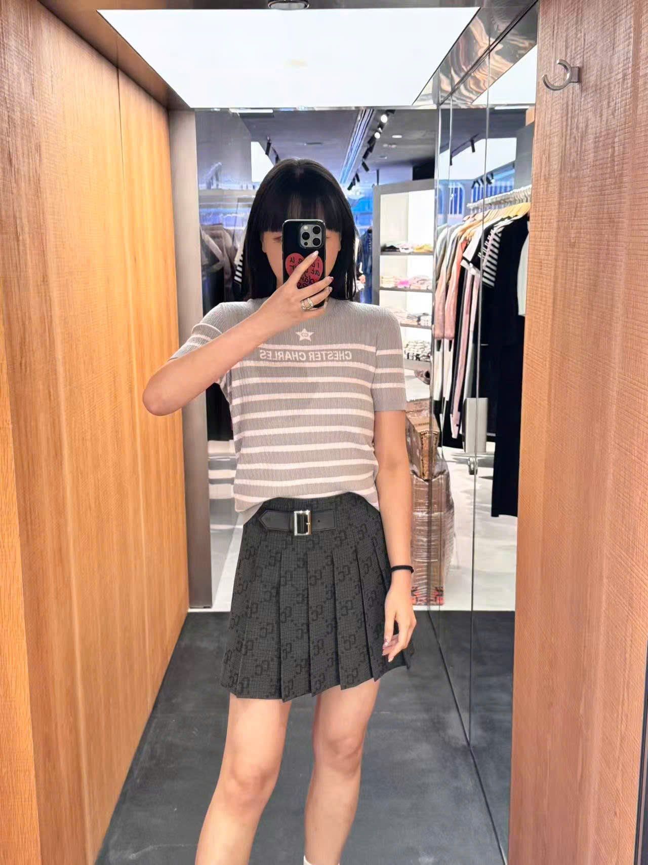  Chân váy ngắn kèm belt họa tiết thoi CC 