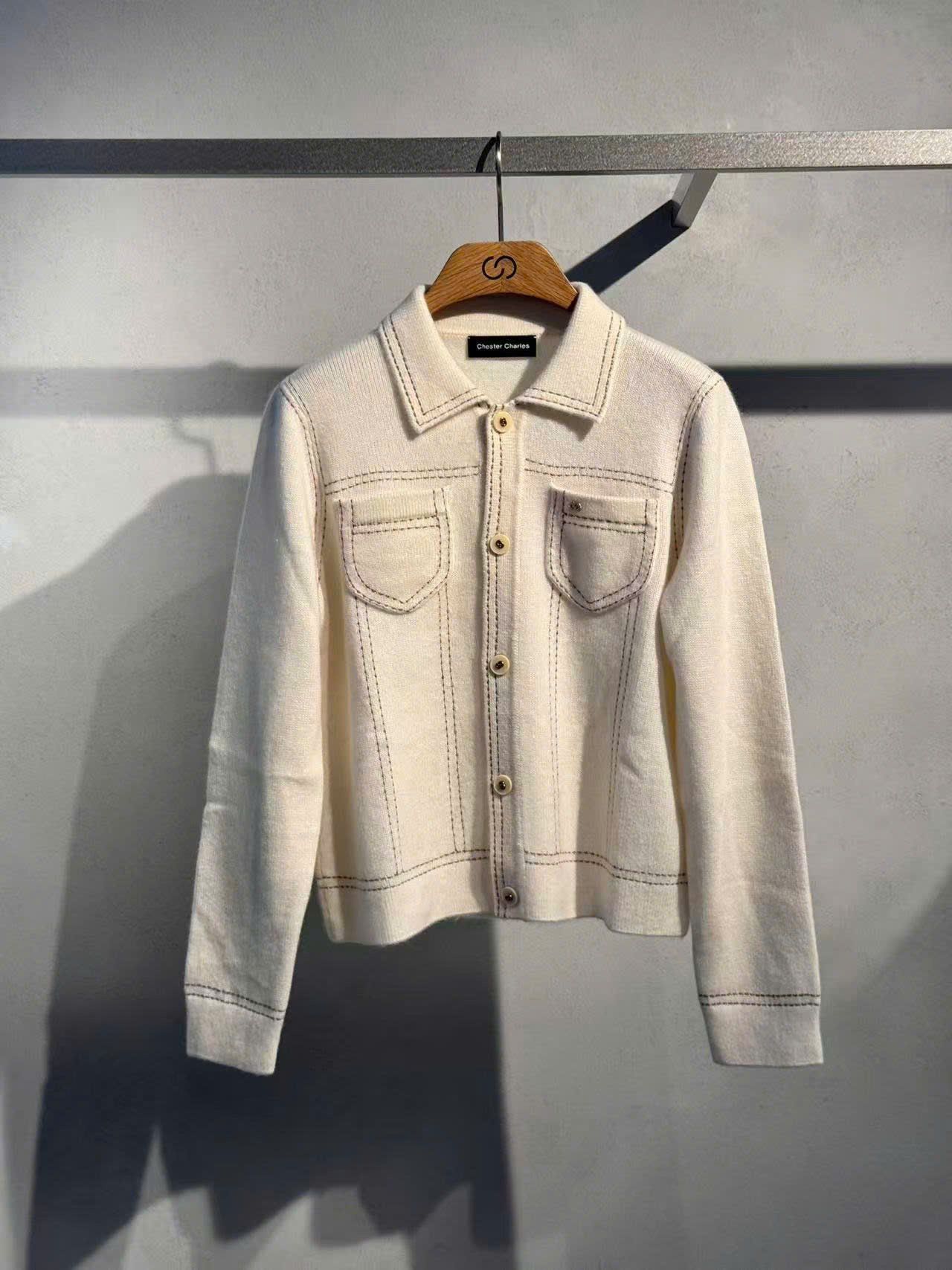  Áo CDG trắng, cổ bẻ, thêu viền nổi 