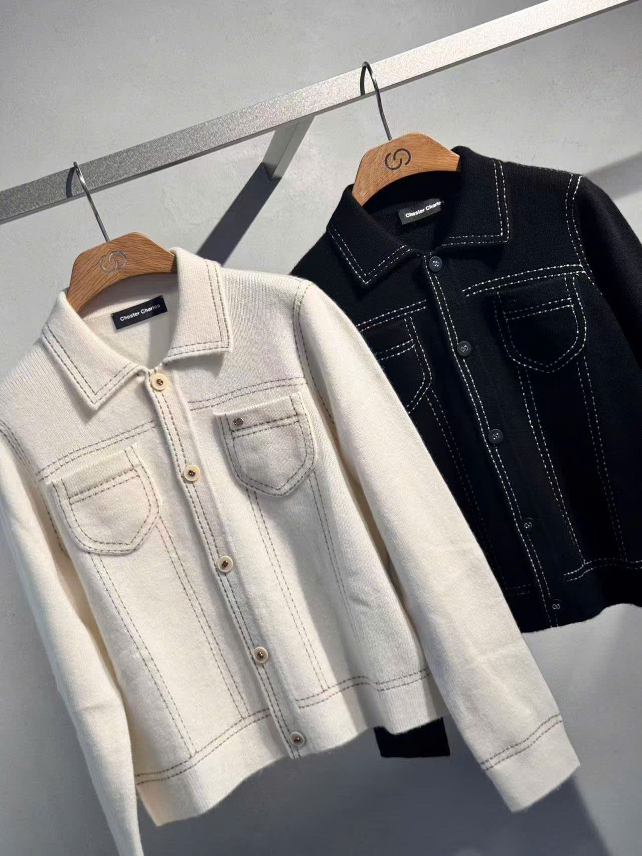  Áo polo CDG cashmere , đen viền chấm trắng 