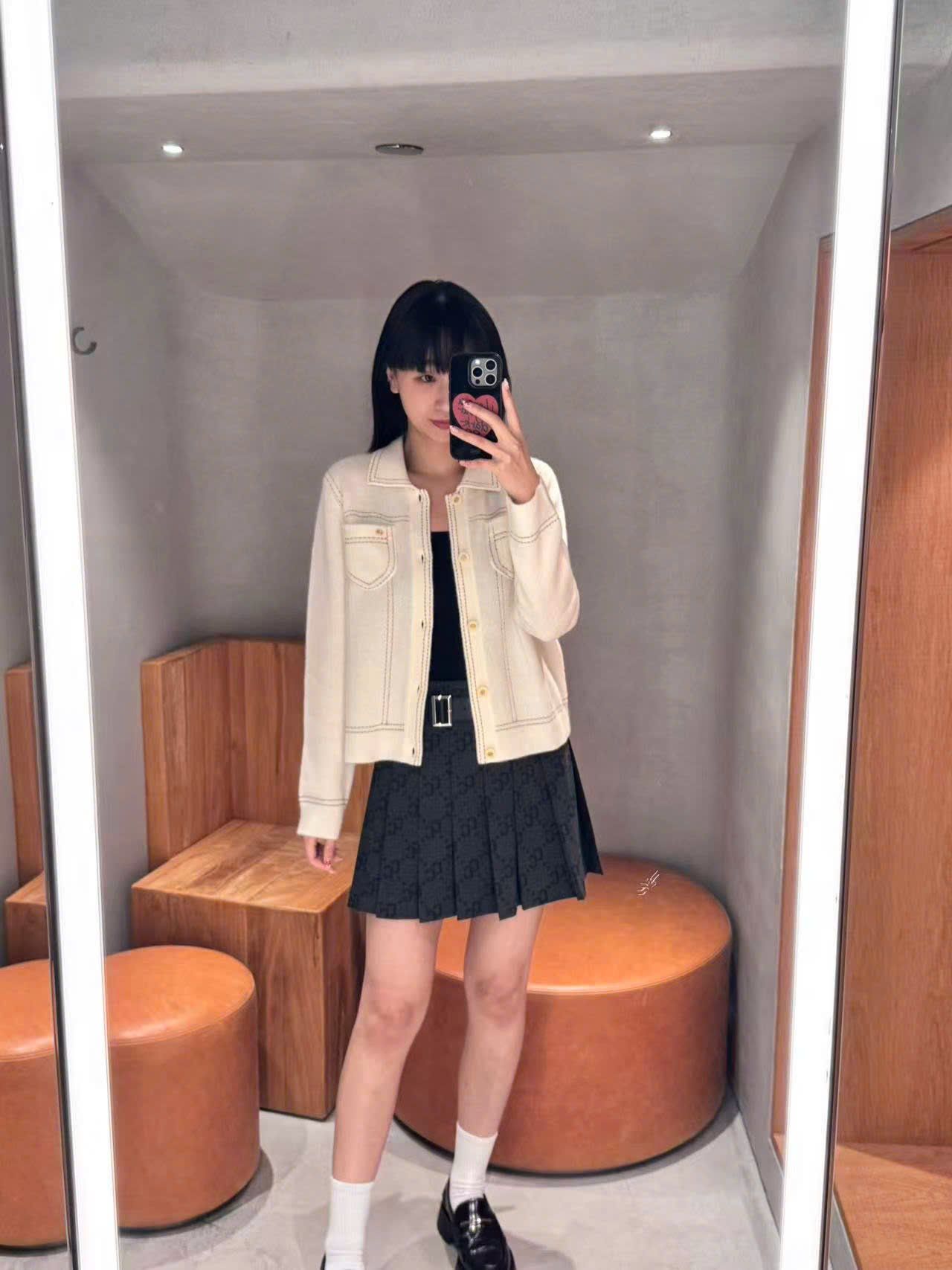  Áo CDG trắng, cổ bẻ, thêu viền nổi 