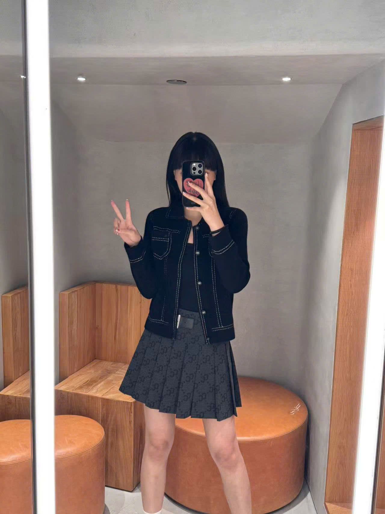  Áo polo CDG cashmere , đen viền chấm trắng 