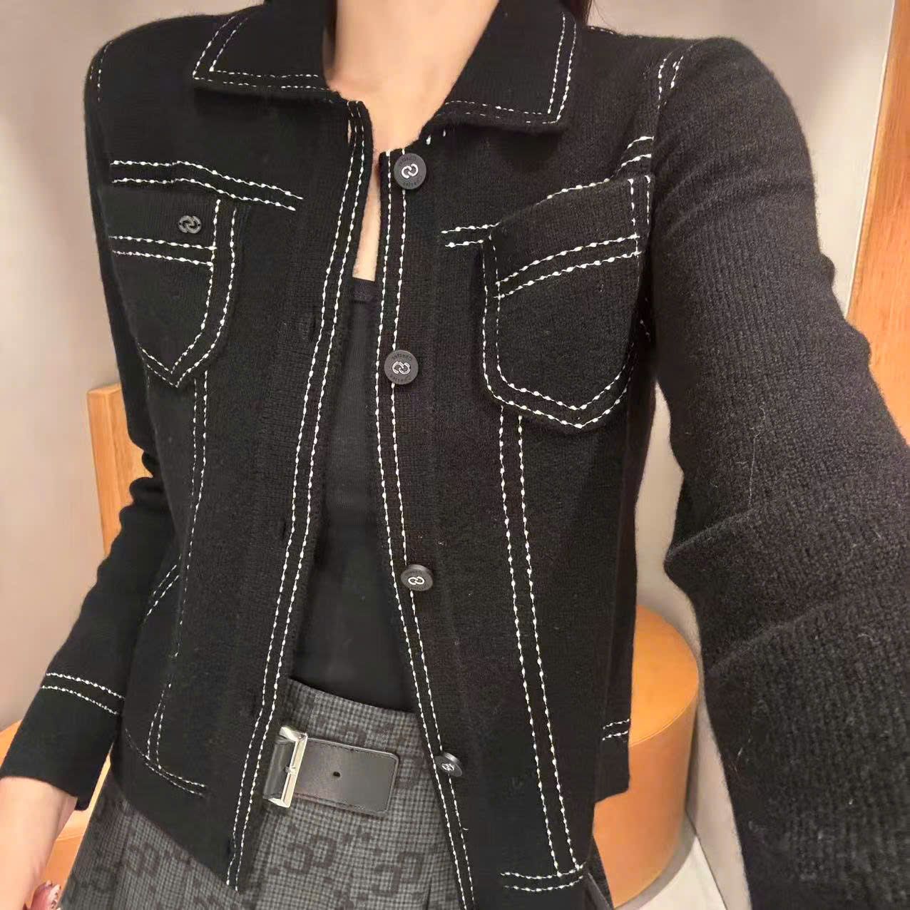  Áo polo CDG cashmere , đen viền chấm trắng 