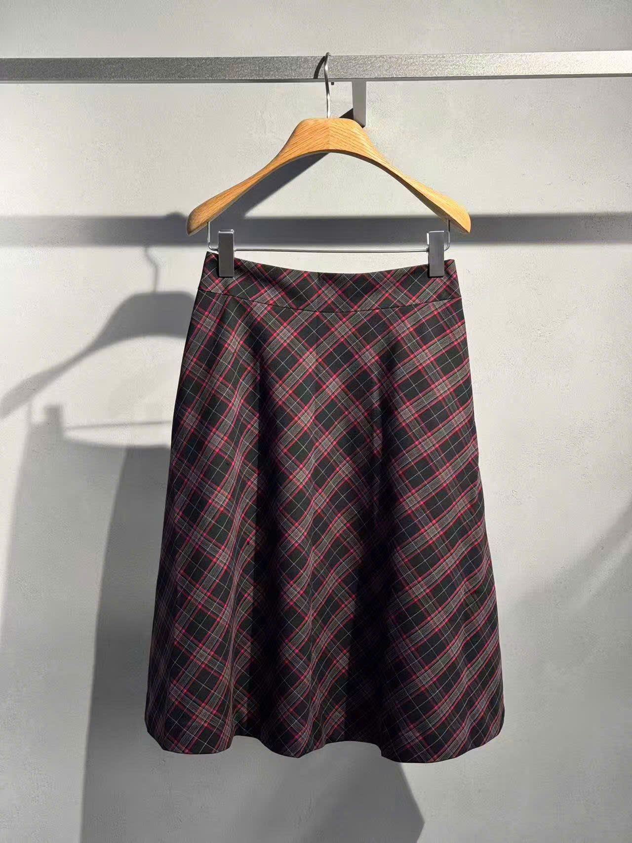  Chân váy dài kẻ đỏ đen 