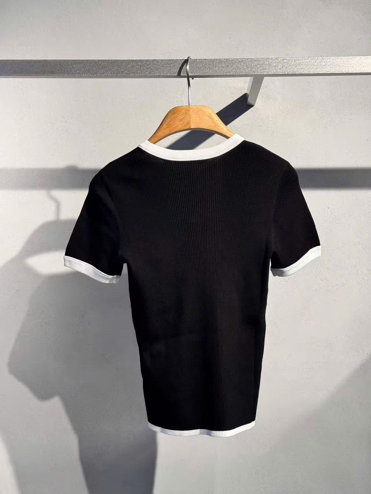  Áo đen mongtoghi viền trắng, logo nhỏ trắng ngực 