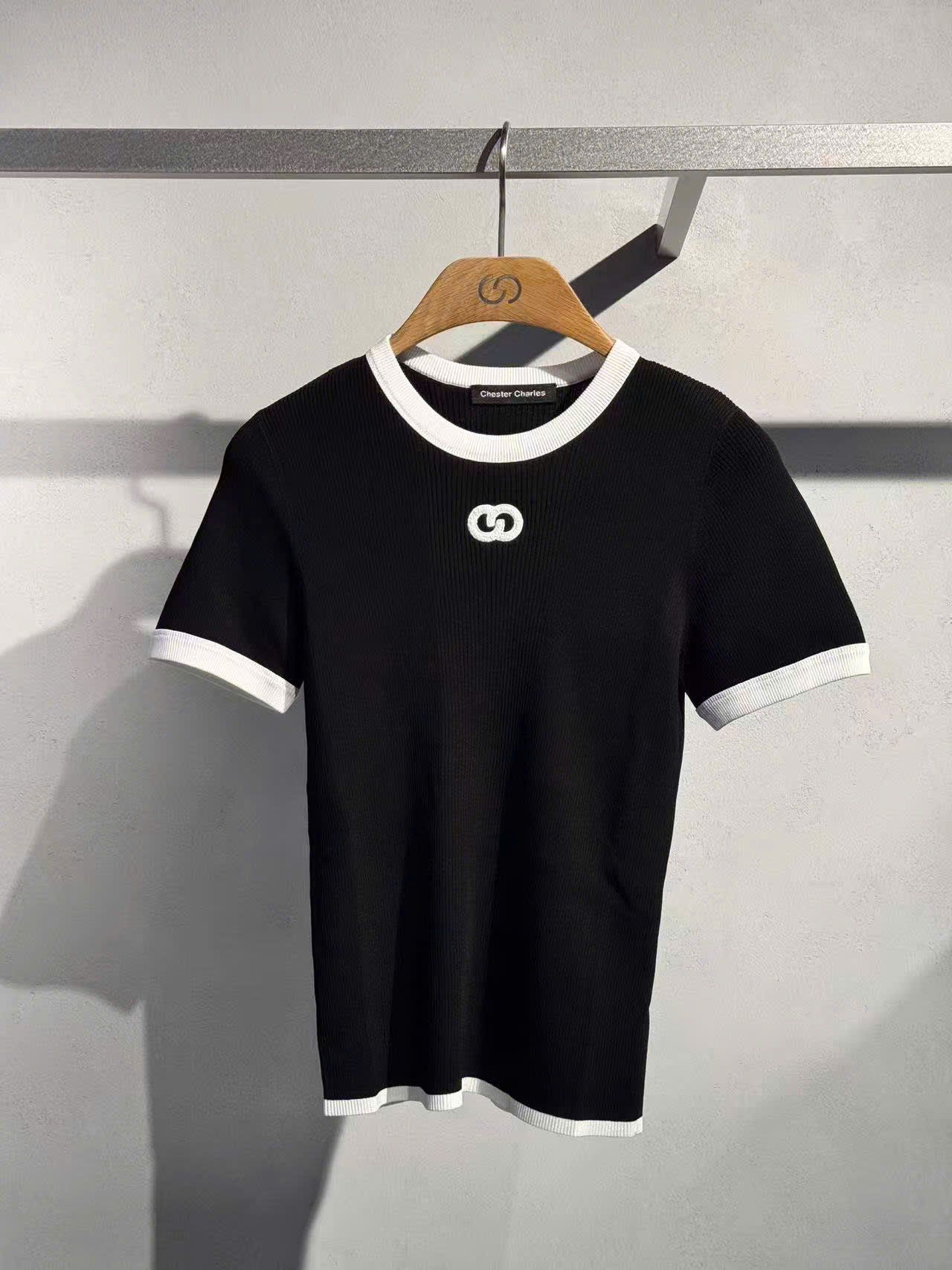  Áo đen mongtoghi viền trắng, logo nhỏ trắng ngực 