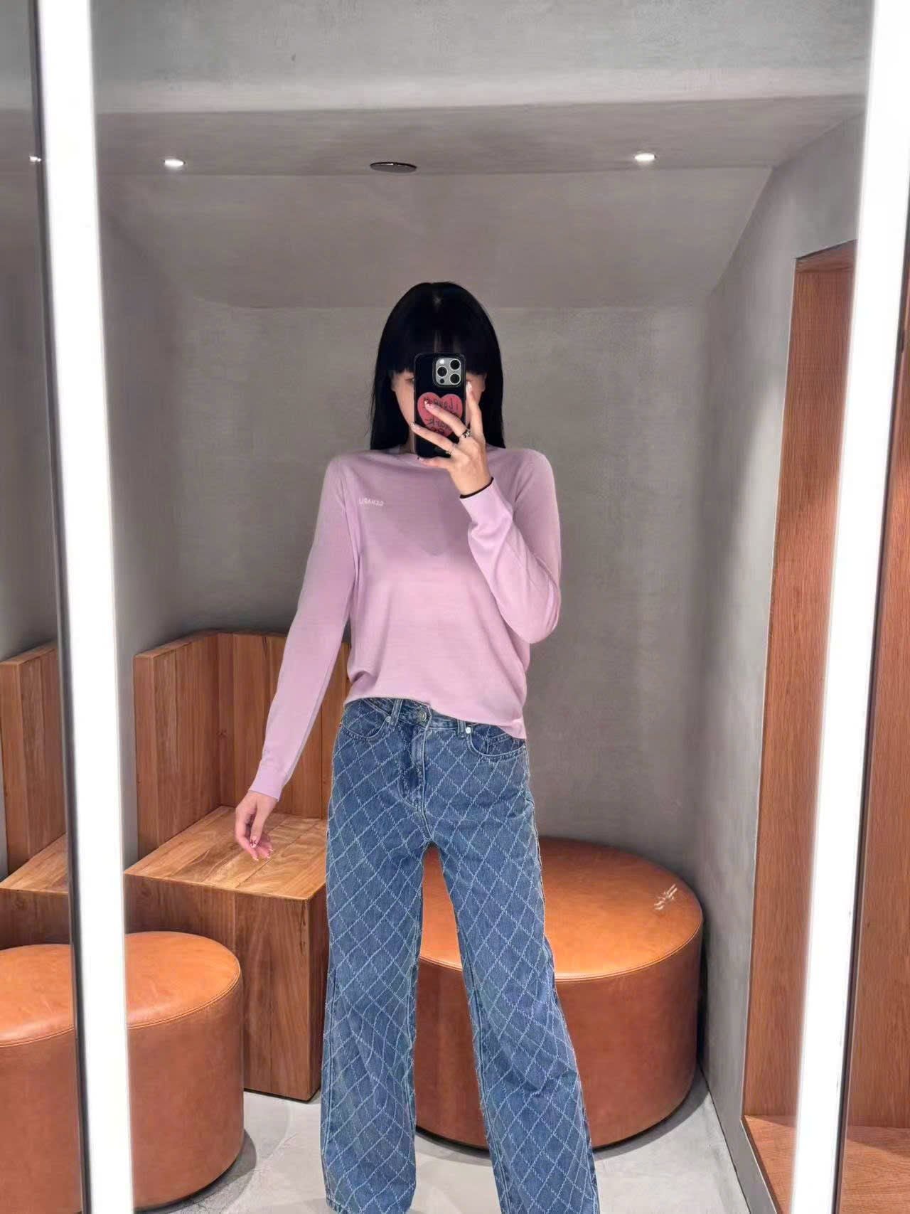  Áo len dài tay hồng tím,chữ C.charles trắng 