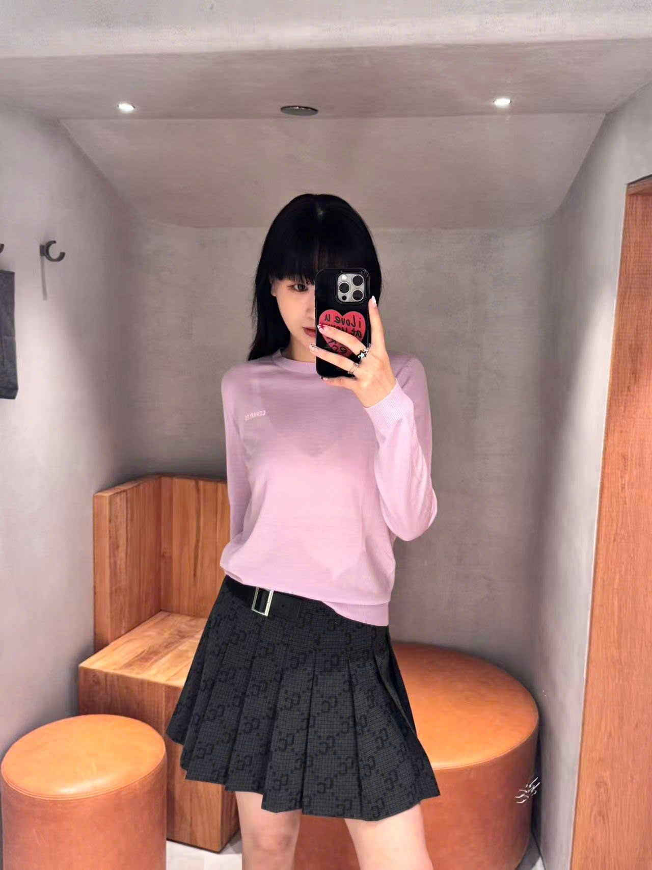  Áo len dài tay hồng tím,chữ C.charles trắng 