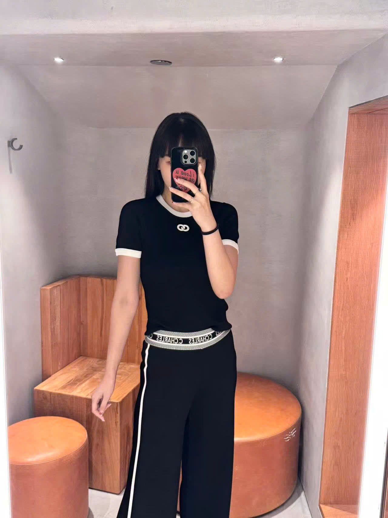  Áo đen mongtoghi viền trắng, logo nhỏ trắng ngực 