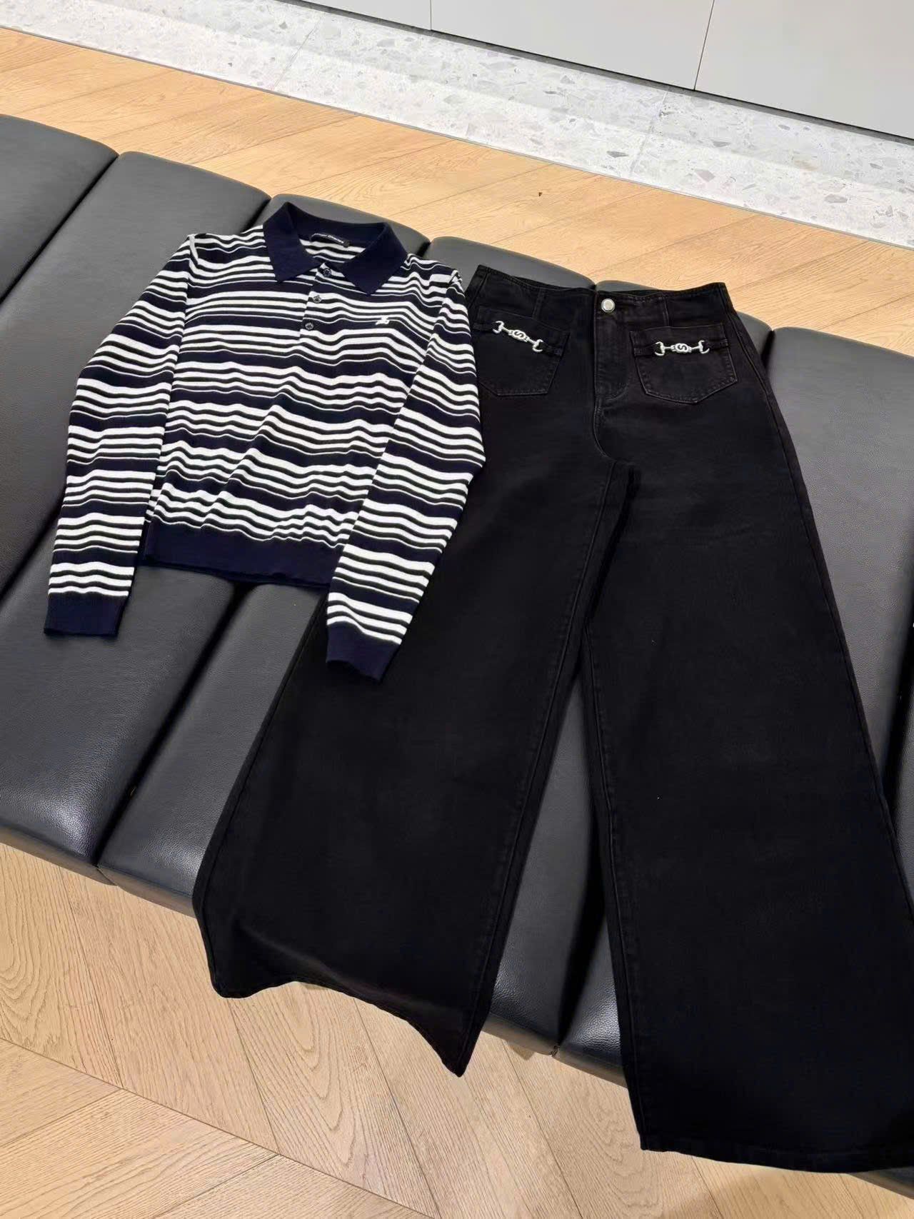  Áo T-shirt màu đen dành cho nữ 