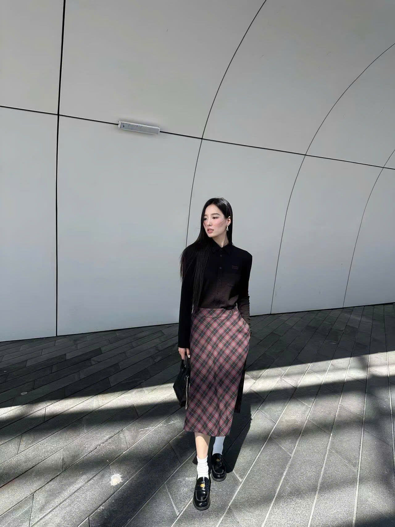  Chân váy dài kẻ đỏ đen 