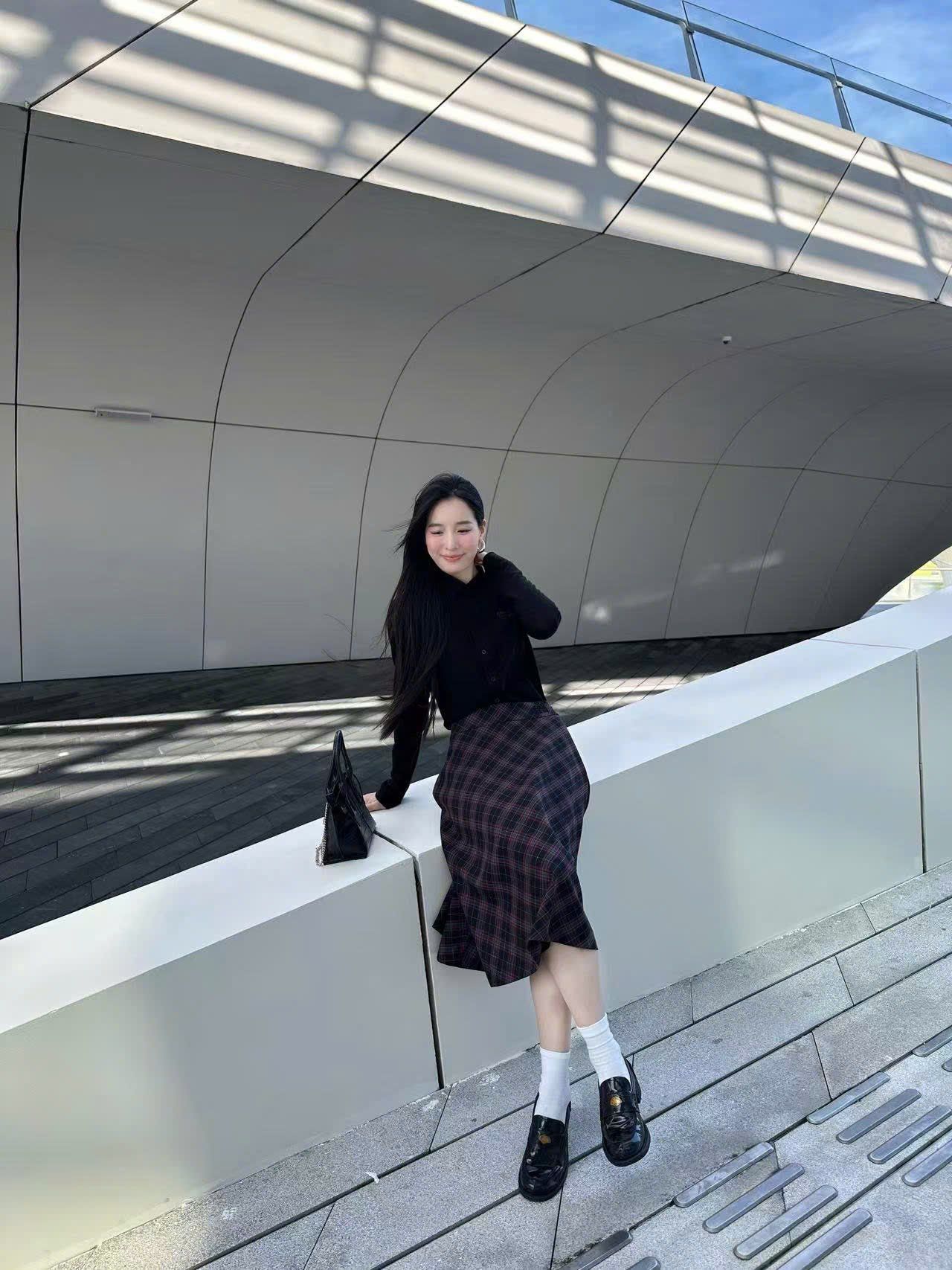  Chân váy dài kẻ đỏ đen 