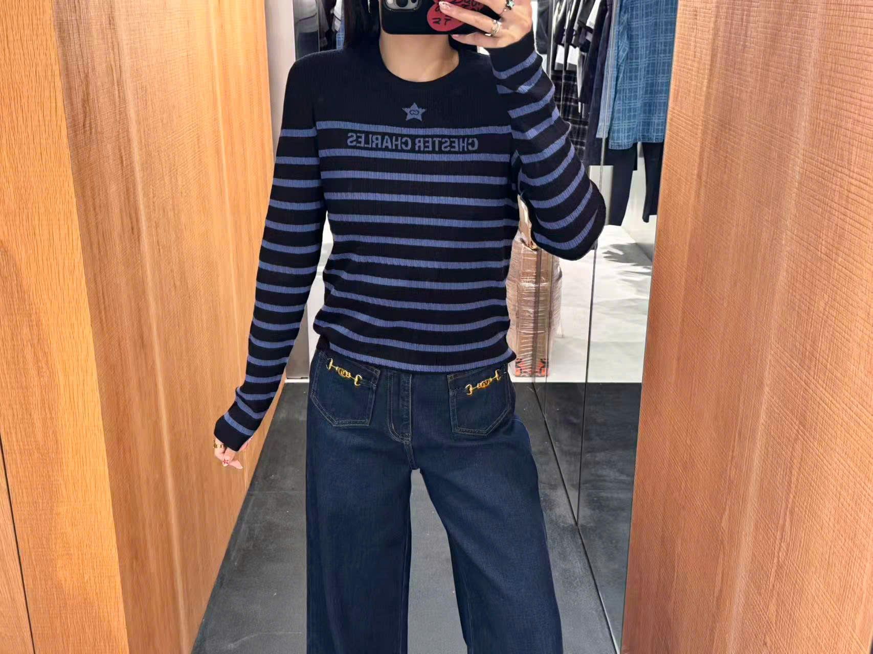  Áo len dài tay đen kẻ ngang xanh - ngôi sao giữa 