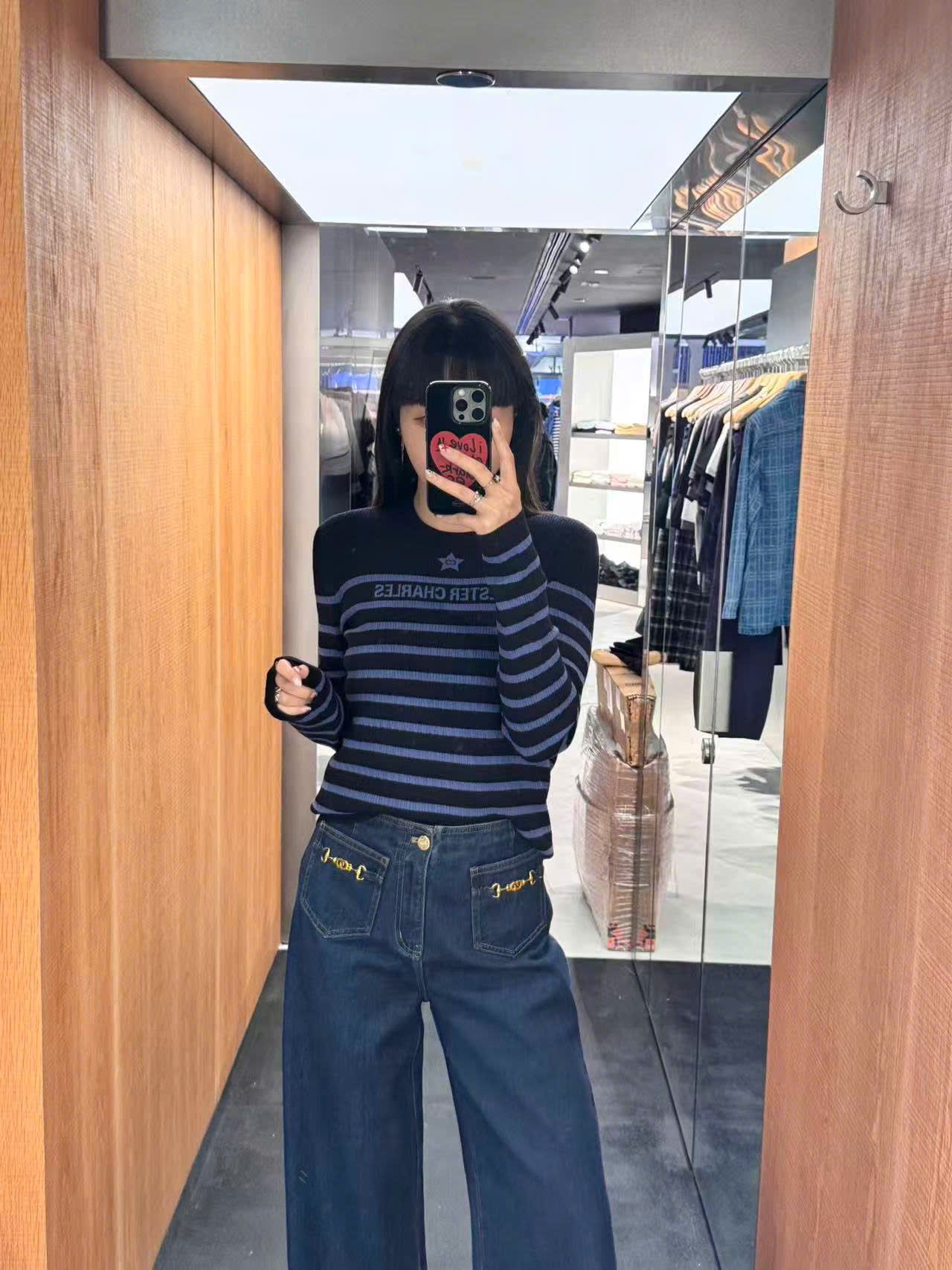  Áo len dài tay đen kẻ ngang xanh - ngôi sao giữa 