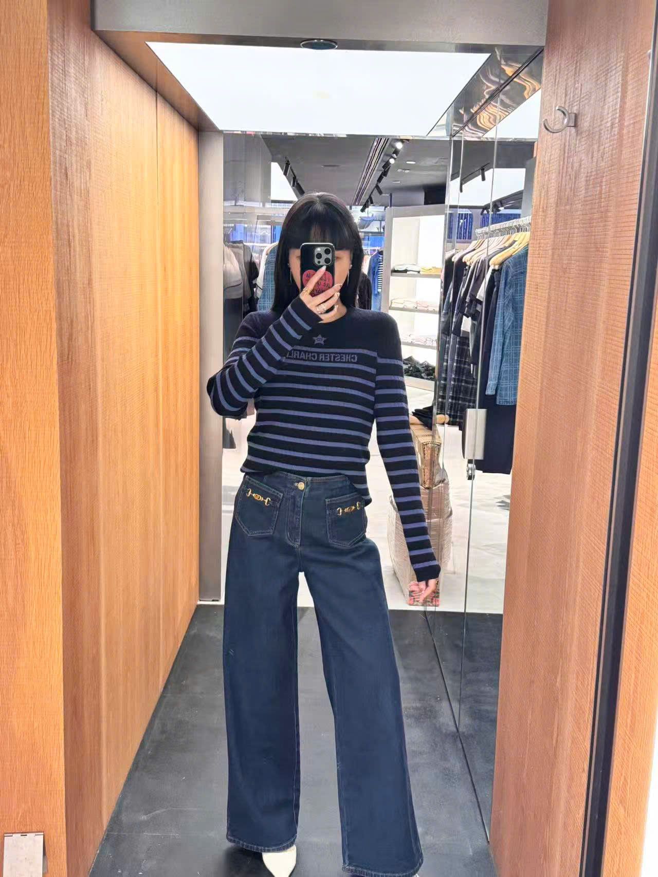  Áo len dài tay đen kẻ ngang xanh - ngôi sao giữa 