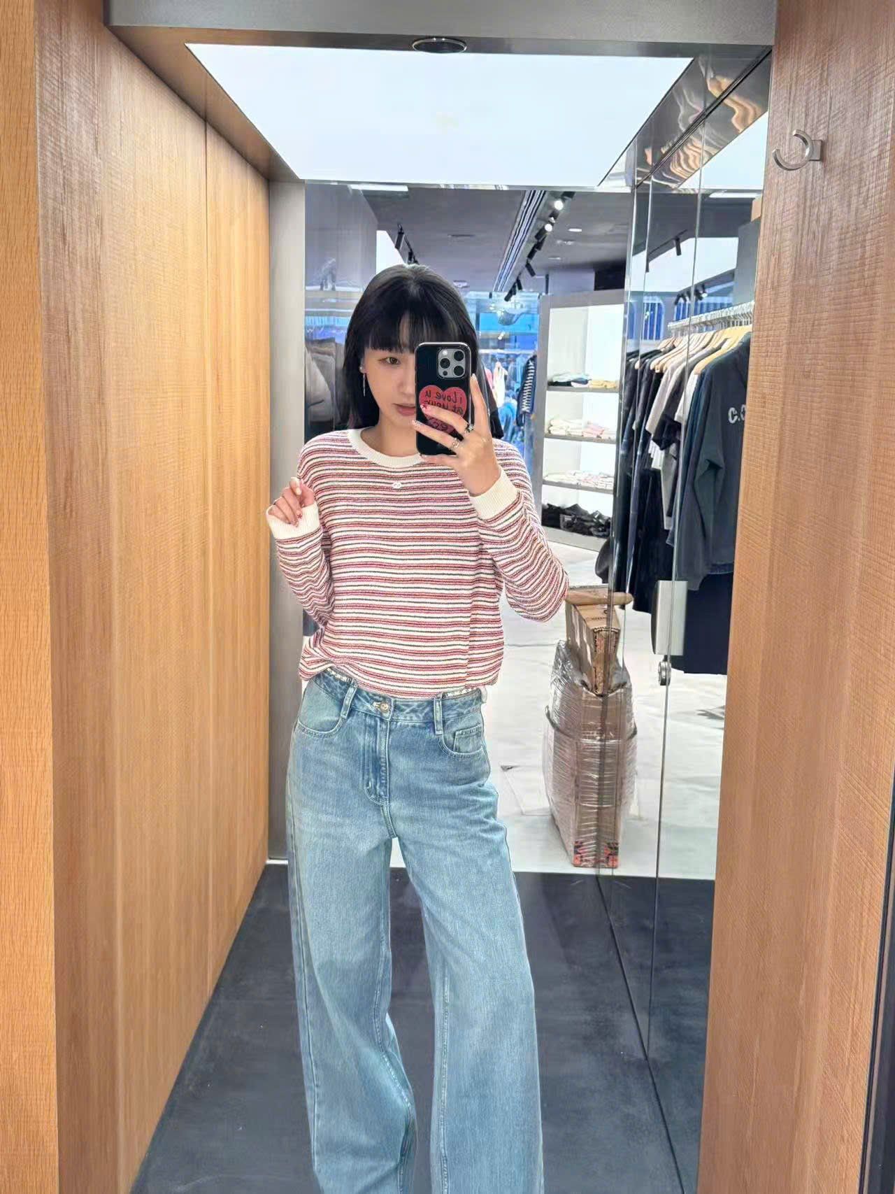  Áo dài tay trắng kẻ đỏ viền trắng, bo gấu 