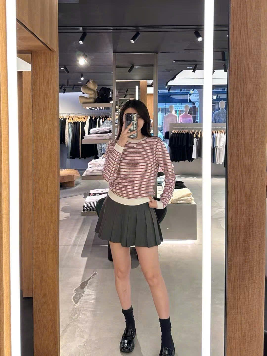  Áo dài tay trắng kẻ đỏ viền trắng, bo gấu 