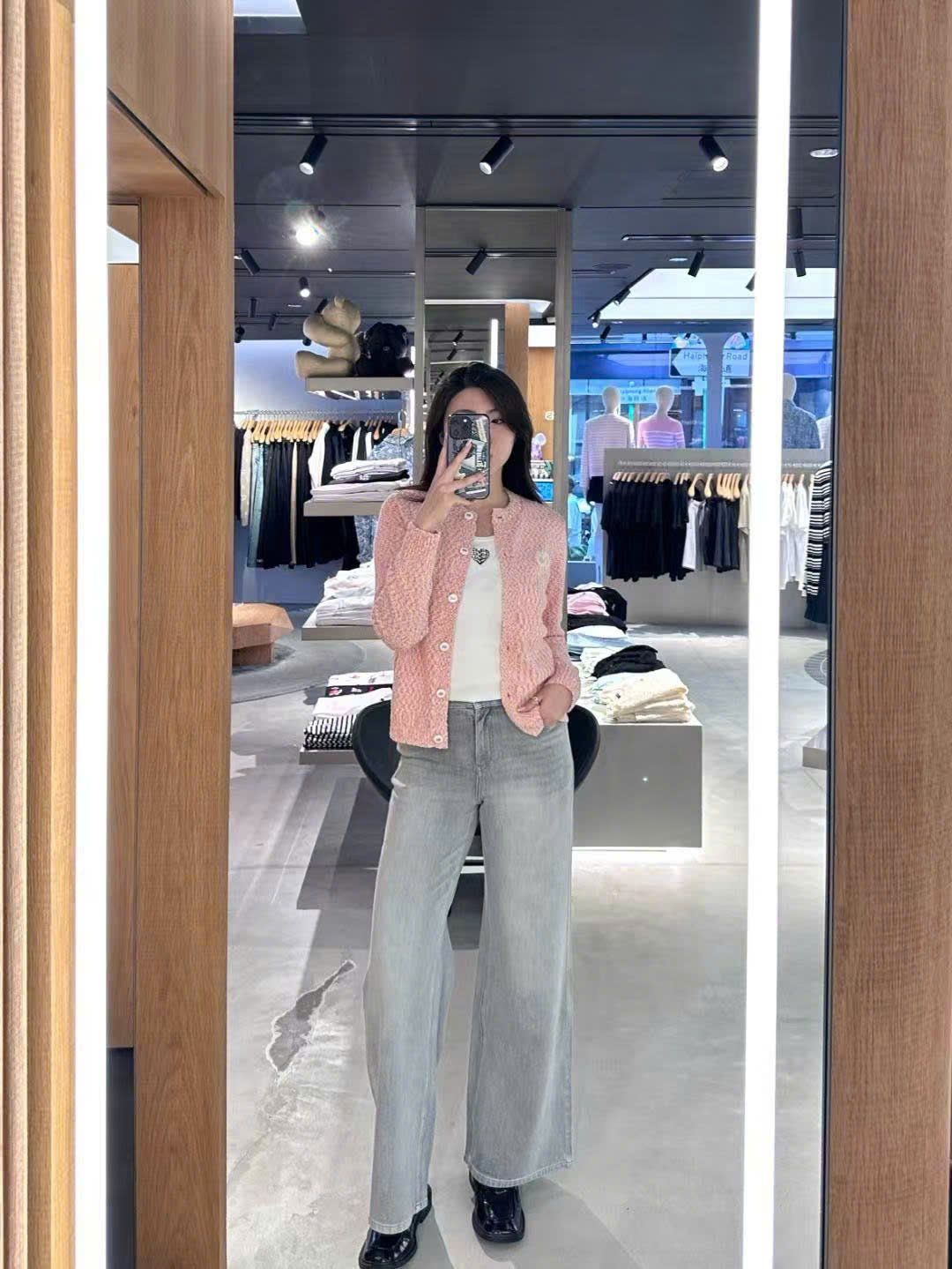  Áo tank top trắng tim ngực 