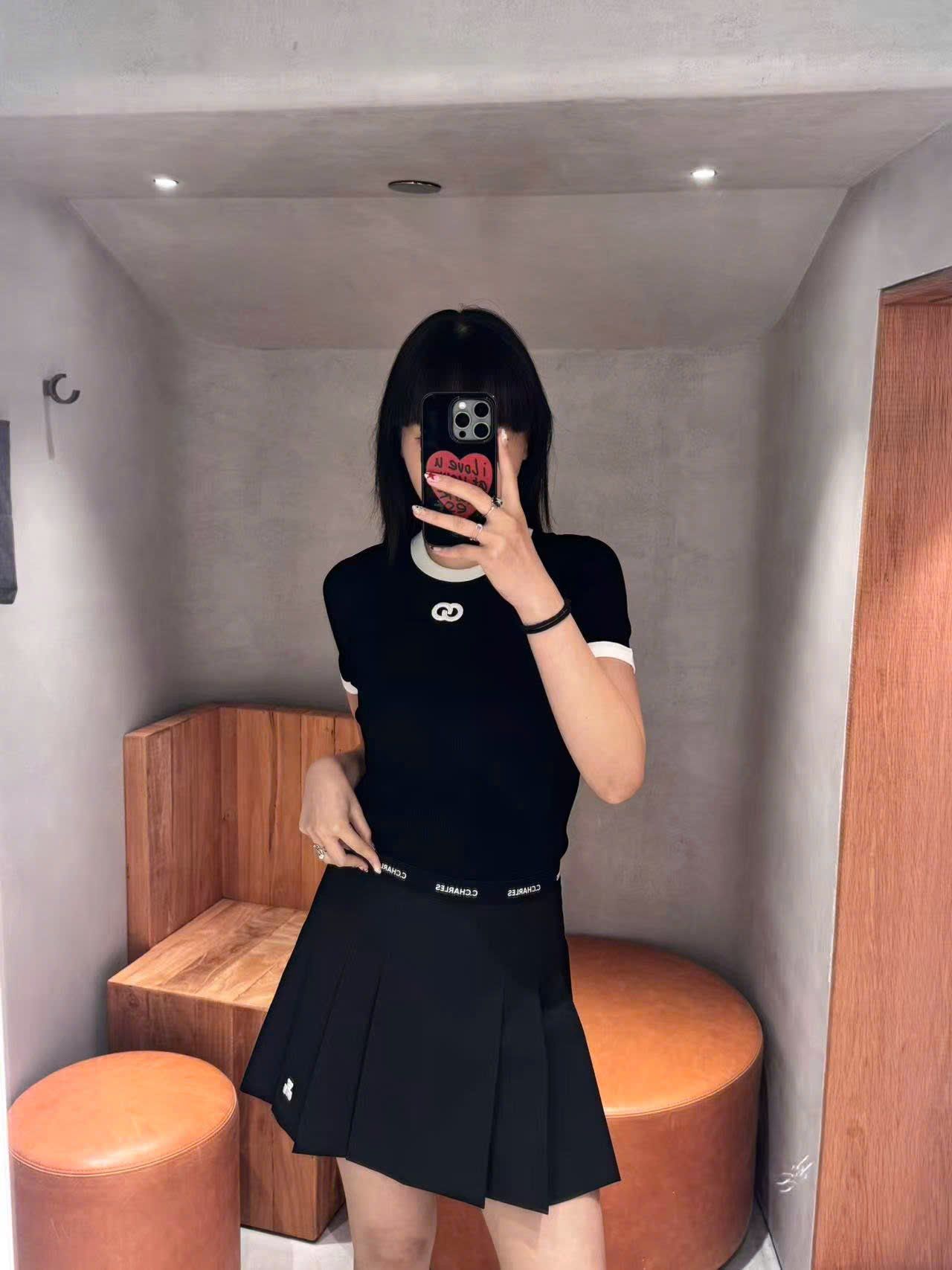  Áo đen mongtoghi viền trắng, logo nhỏ trắng ngực 