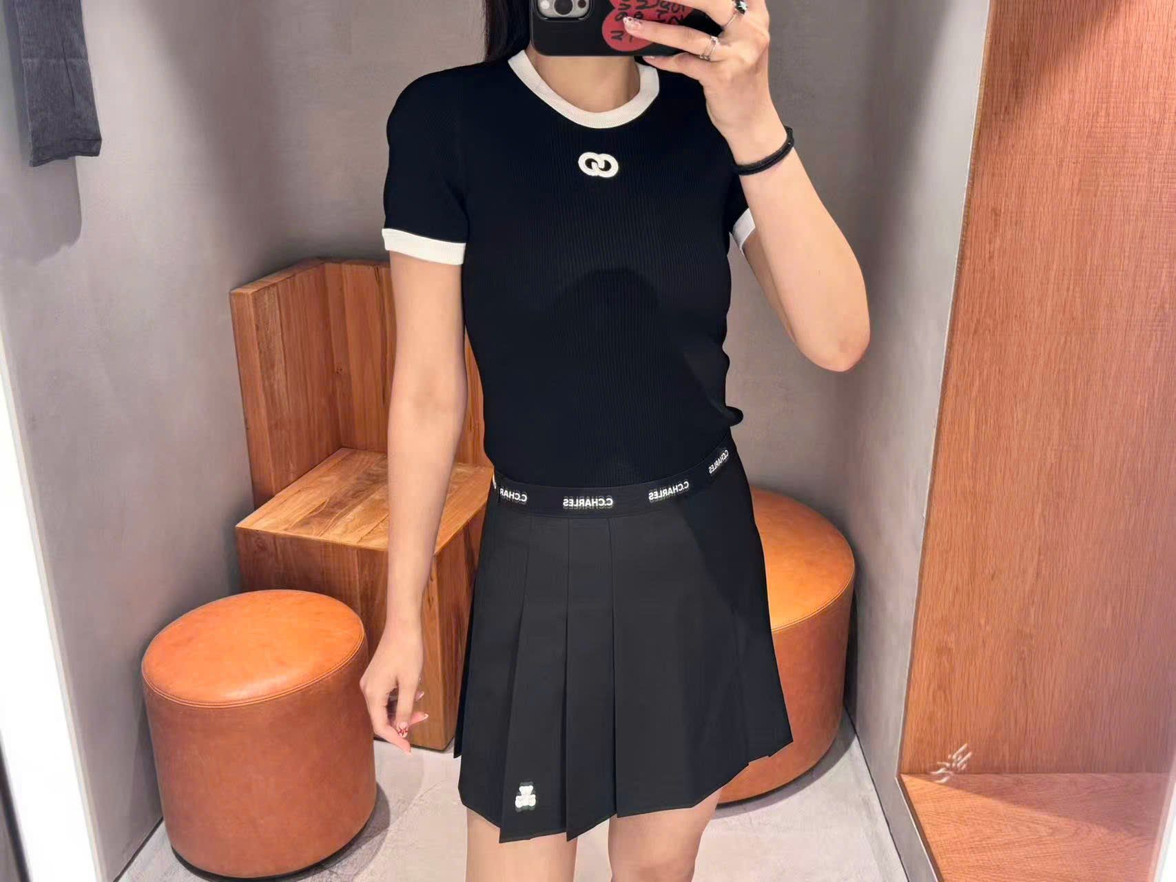  Áo đen mongtoghi viền trắng, logo nhỏ trắng ngực 