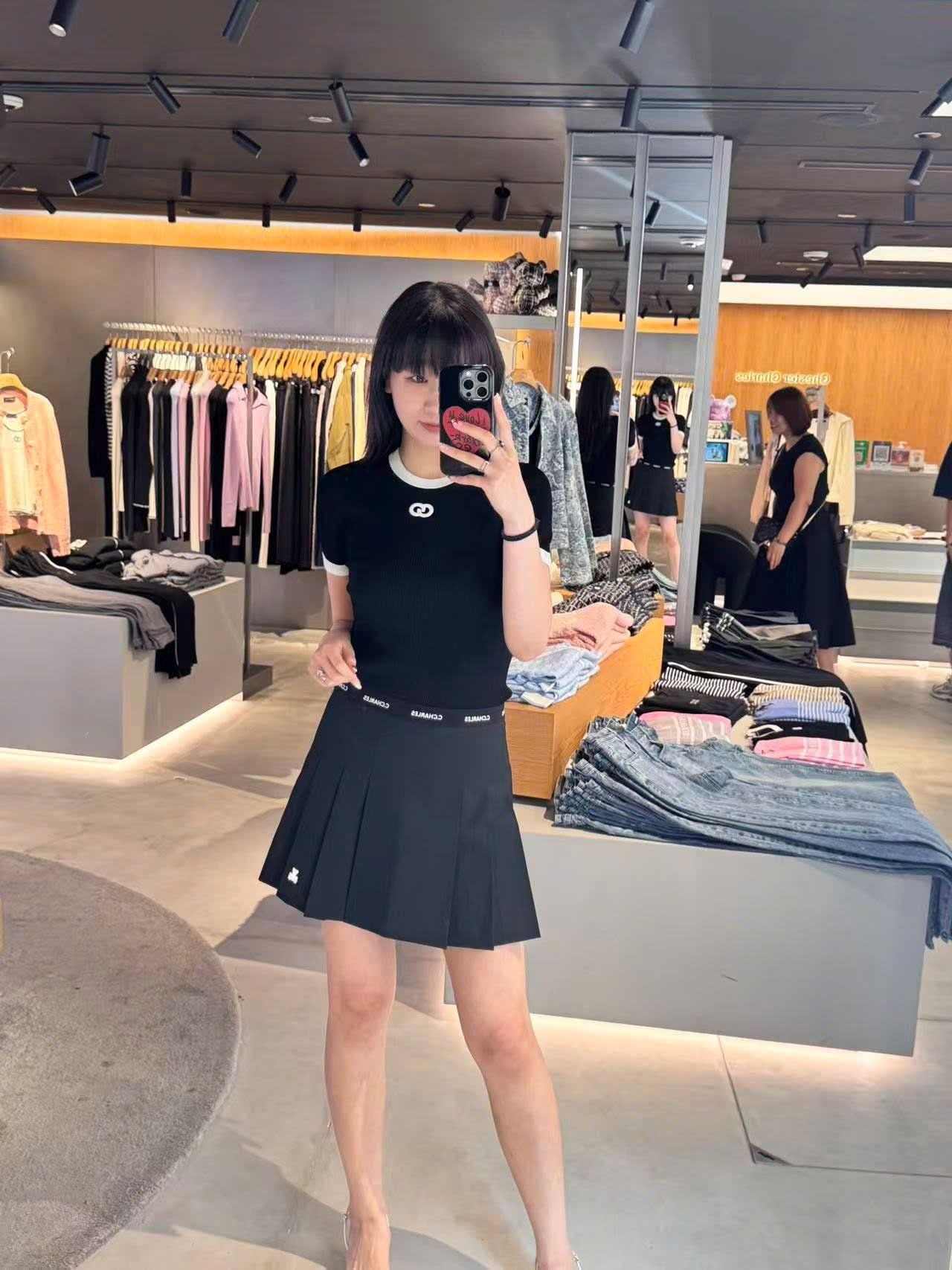  Áo đen mongtoghi viền trắng, logo nhỏ trắng ngực 