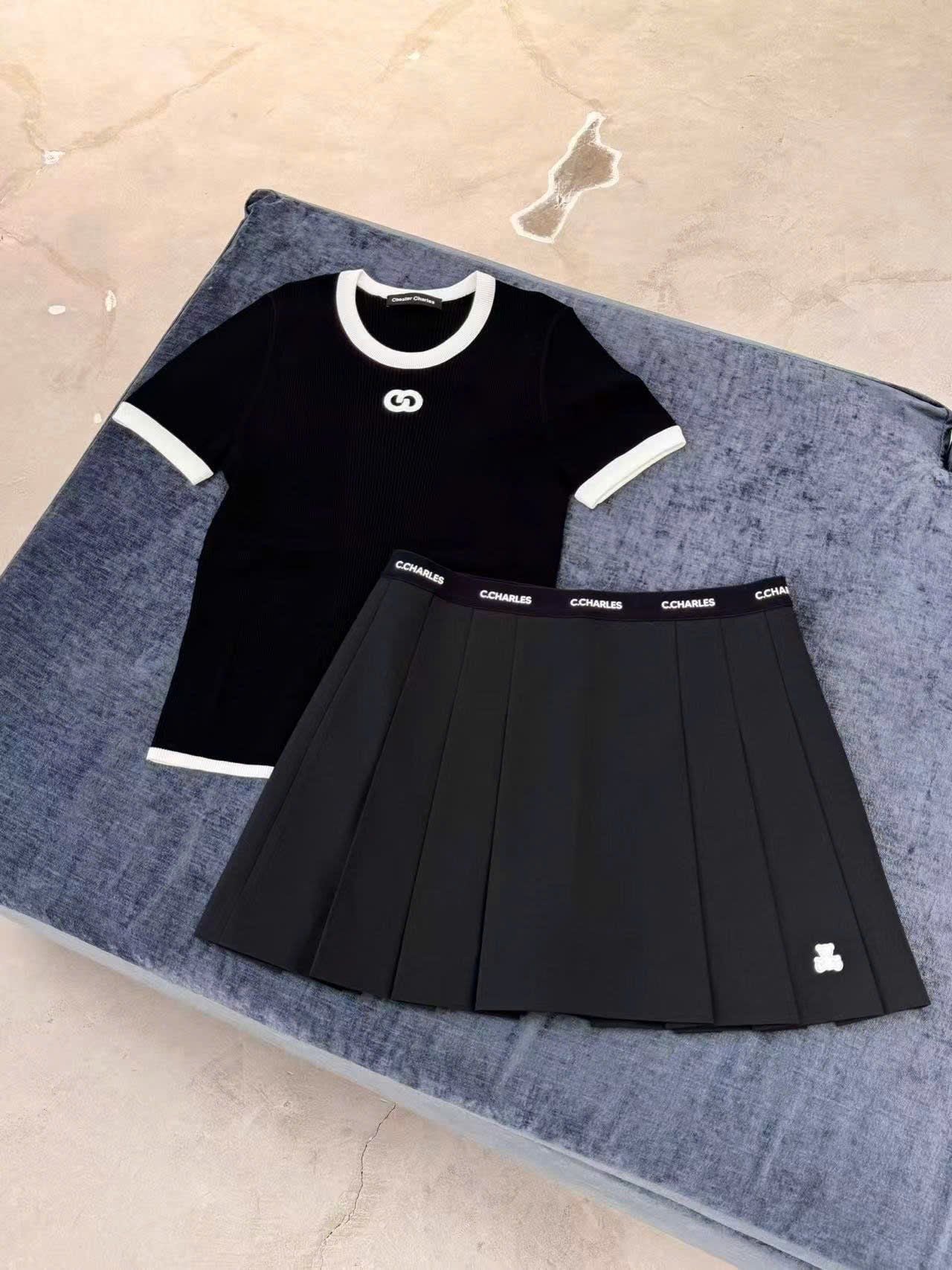  Áo đen mongtoghi viền trắng, logo nhỏ trắng ngực 