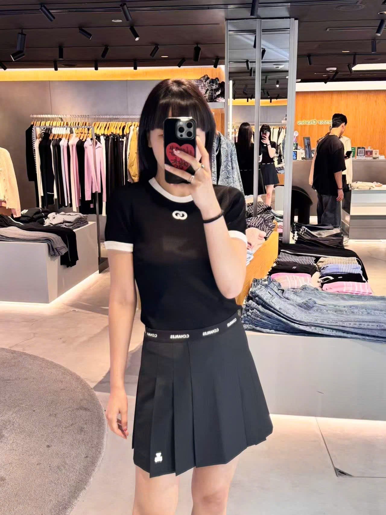  Áo đen mongtoghi viền trắng, logo nhỏ trắng ngực 