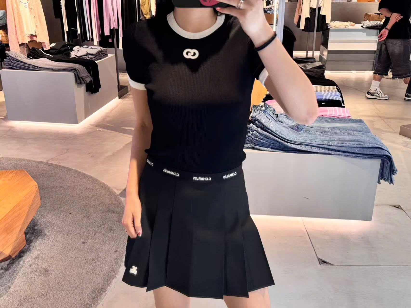  Áo đen mongtoghi viền trắng, logo nhỏ trắng ngực 