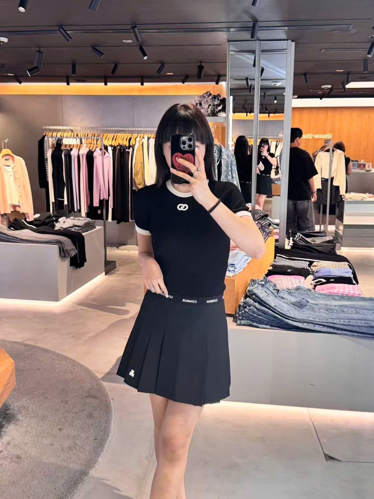  Áo đen mongtoghi viền trắng, logo nhỏ trắng ngực 