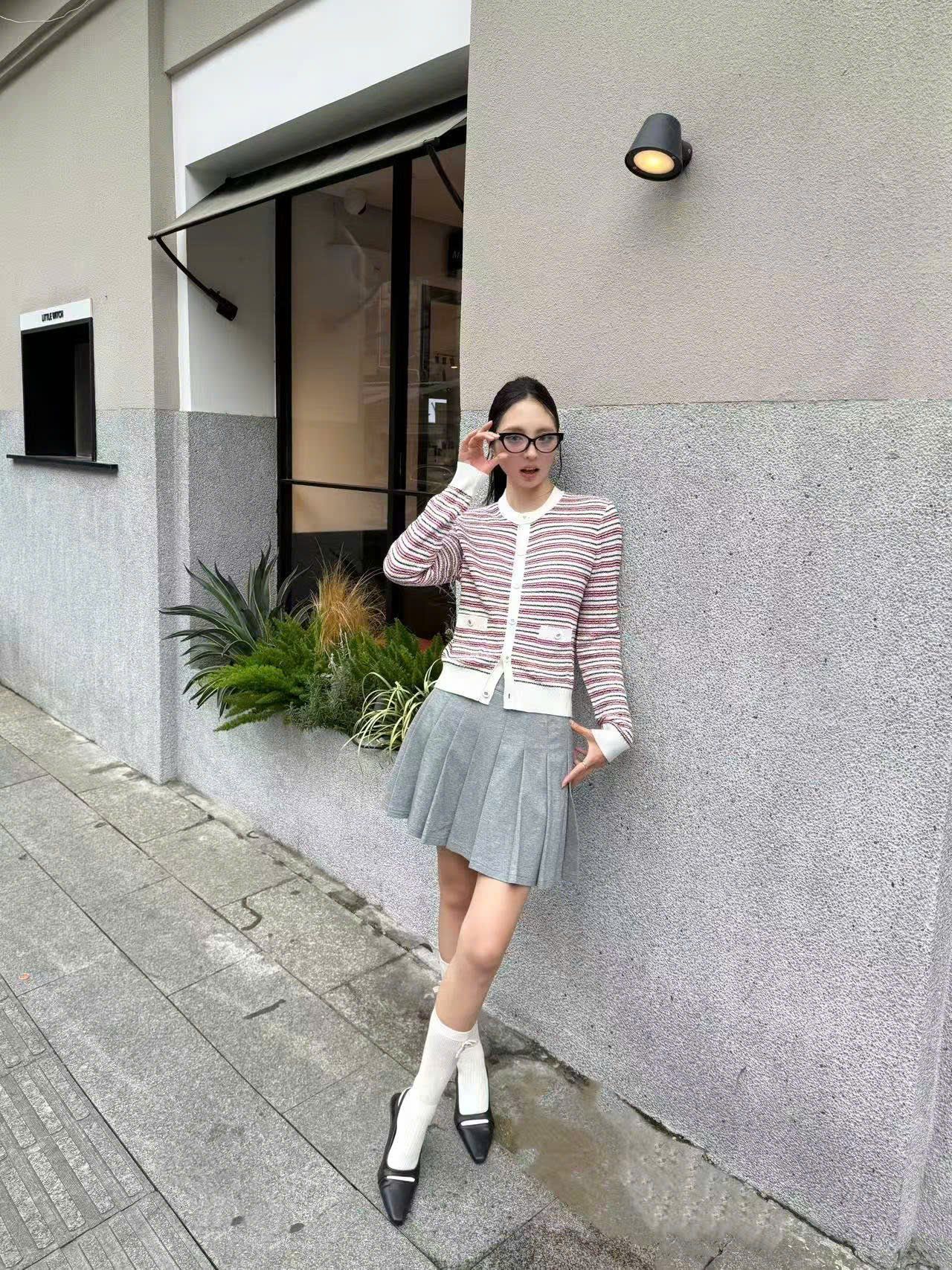  Áo CDG trẳng kẻ đỏ viền trắng 