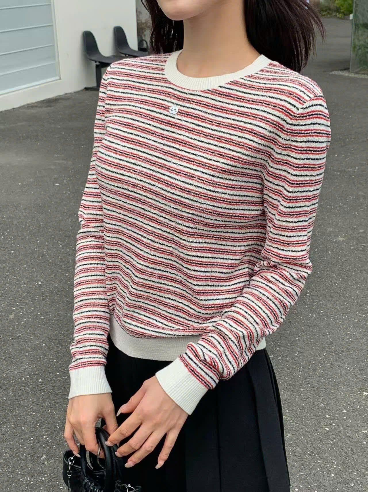  Áo dài tay trắng kẻ đỏ viền trắng, bo gấu 