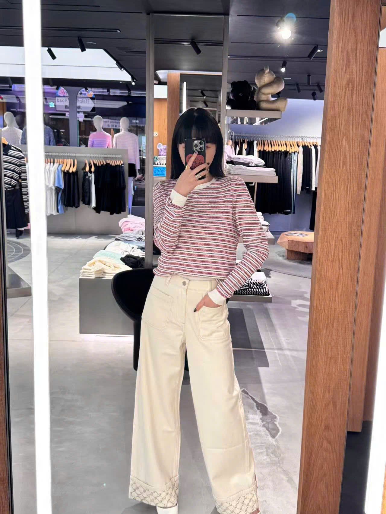  Áo dài tay trắng kẻ đỏ viền trắng, bo gấu 