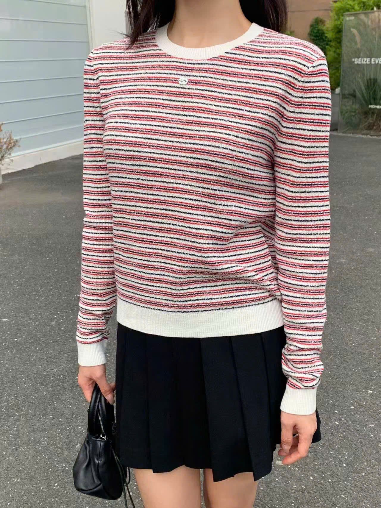  Áo dài tay trắng kẻ đỏ viền trắng, bo gấu 