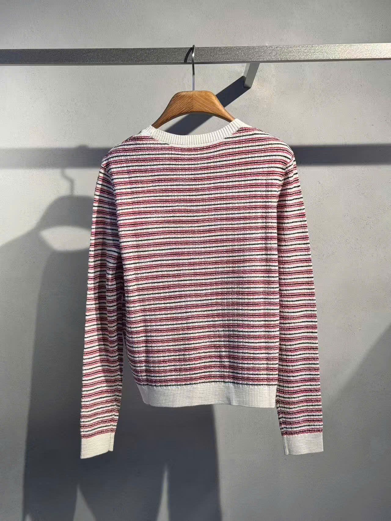  Áo dài tay trắng kẻ đỏ viền trắng, bo gấu 