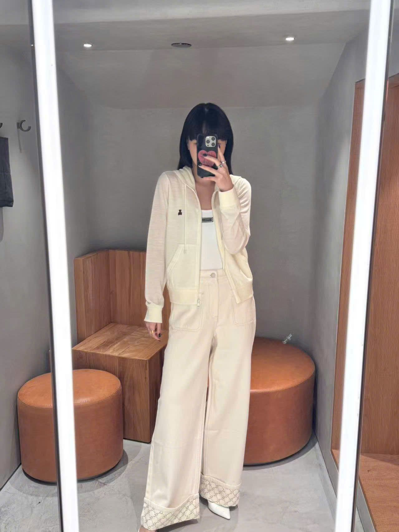  Áo khoác trắng kem có mũ, gấu đỏ 