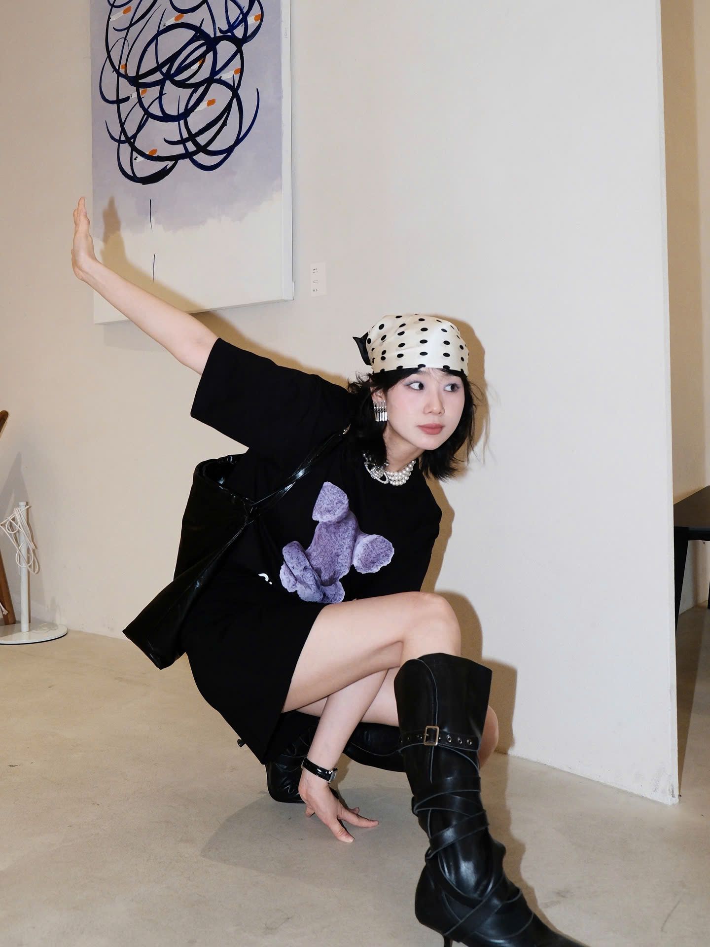  Áo phông đen gấu tím 