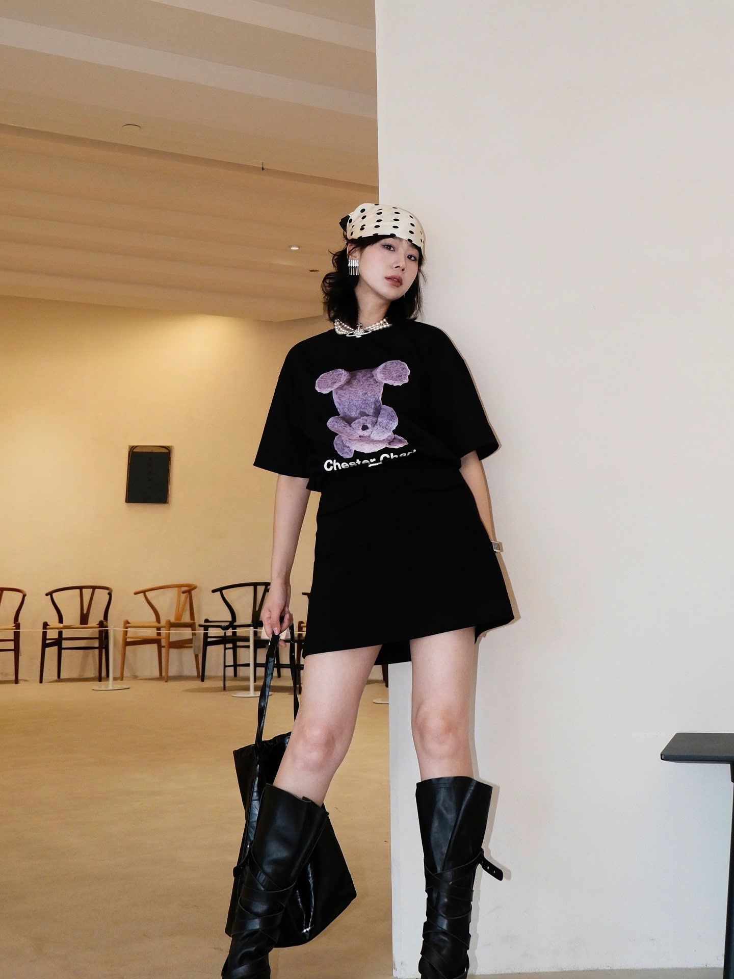  Áo phông đen gấu tím 