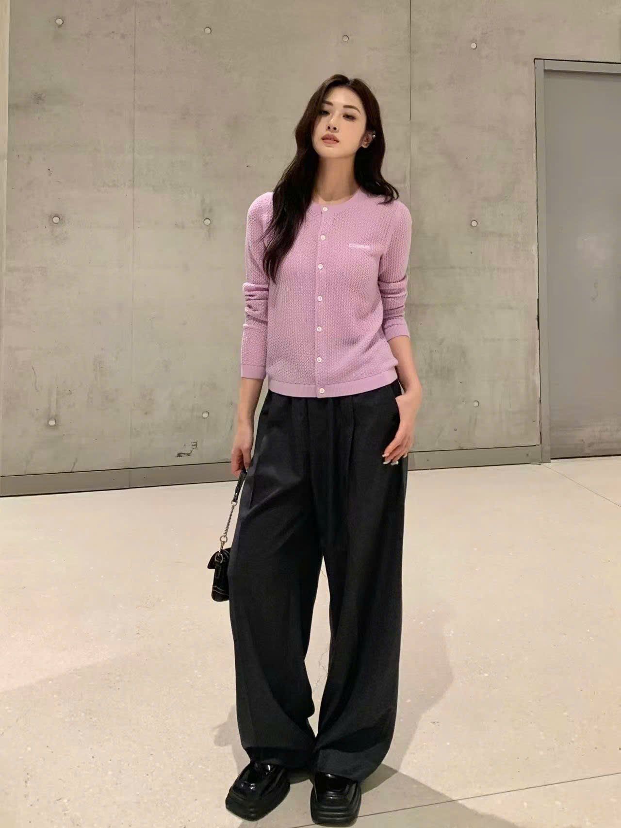  Áo CDG cotton hồng - chữ trắng 1 bên 