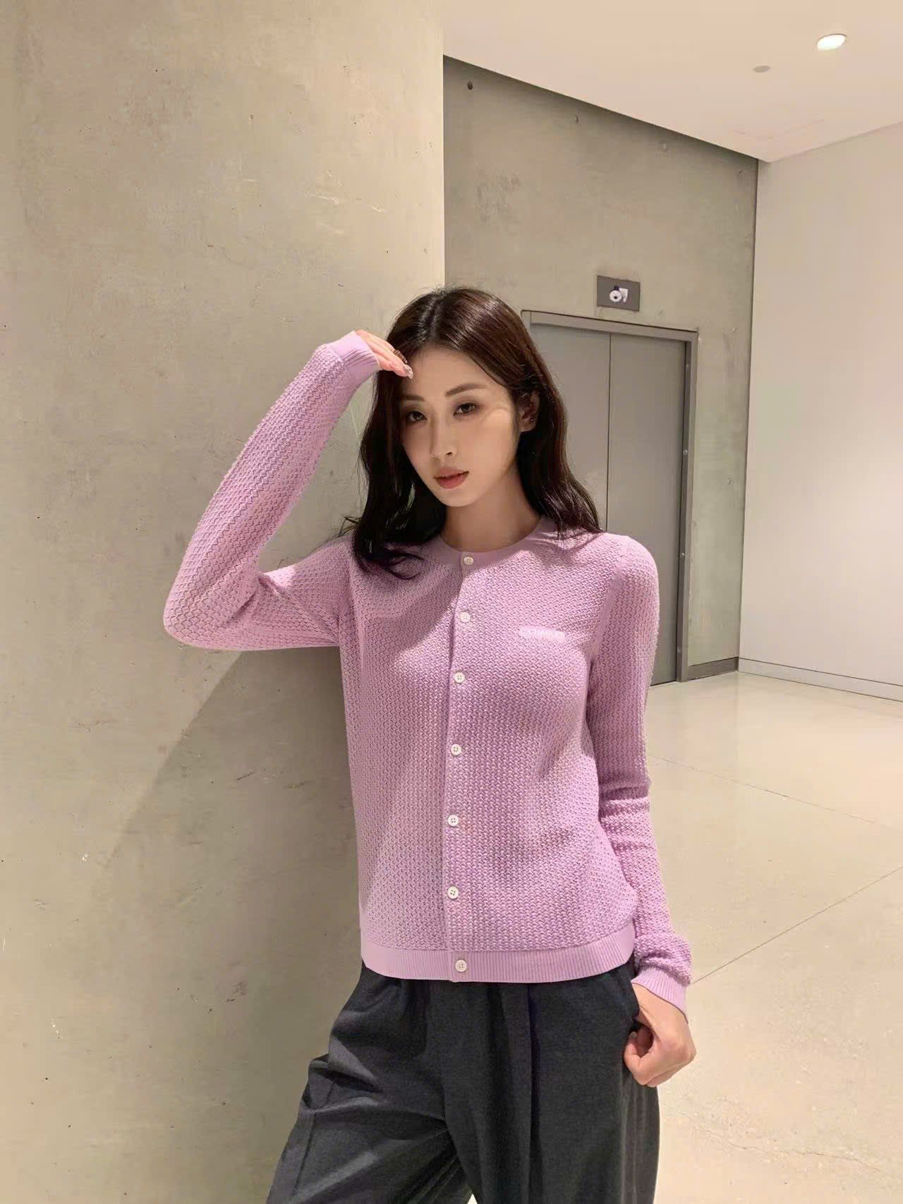  Áo CDG cotton hồng - chữ trắng 1 bên 